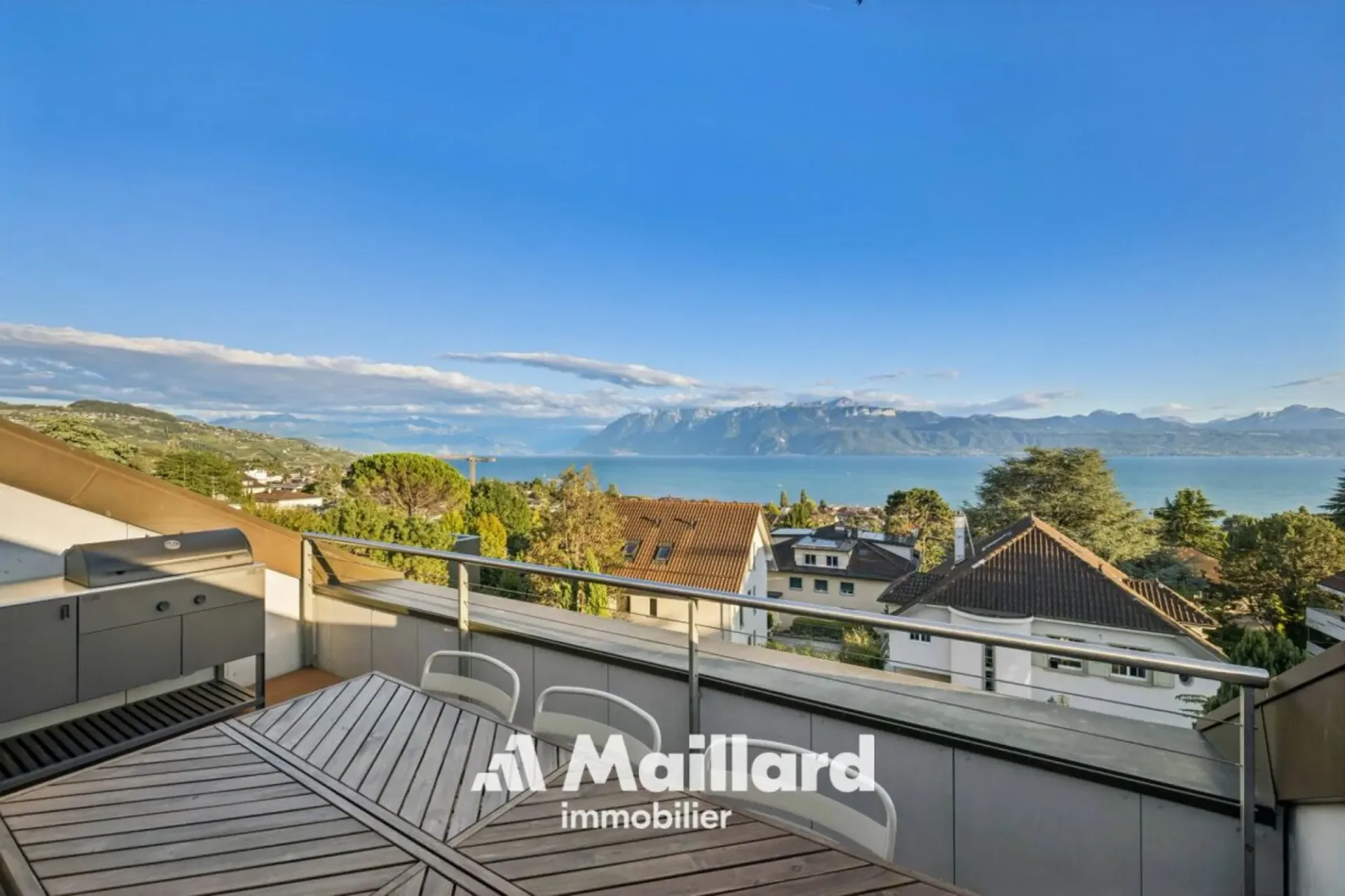 Prachtvolle 4.5-Zimmer-Dachwohnung mit Blick auf den Genfersee