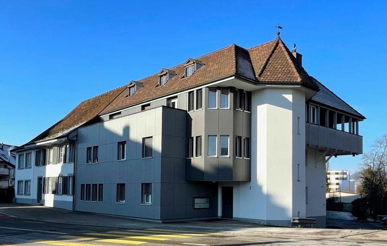 Spazi ufficiali attraenti e pronti per essere occupati in un'ottima posizione