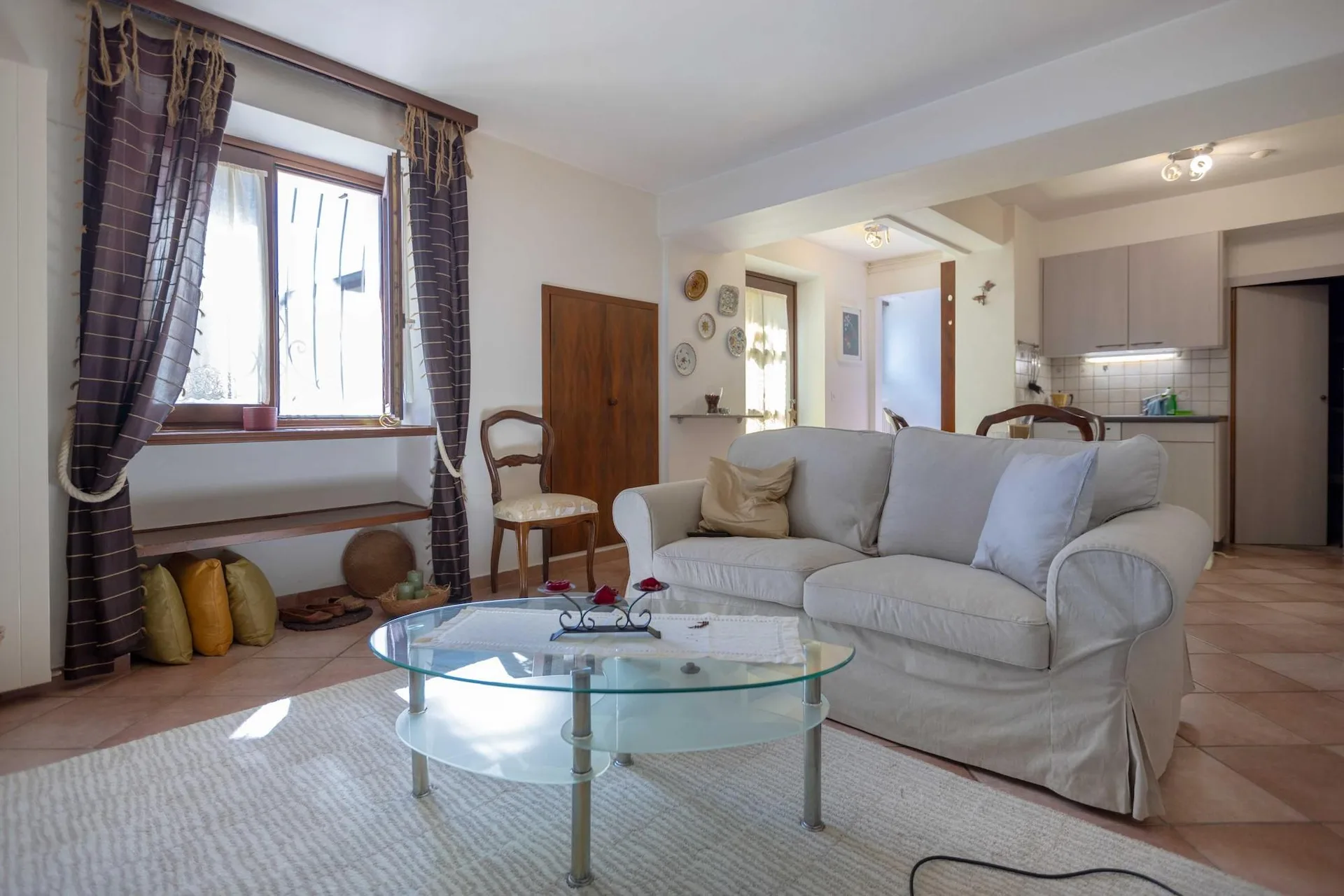 Schönes und komfortables 2.5-Zimmer-Wohnung mit Kamin in Curio