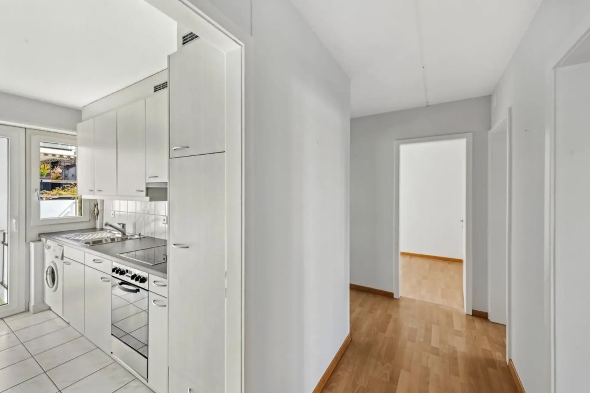 Helle 3.0 Zimmer Wohnung im 1. OG, im Stadtkern Lenzburg