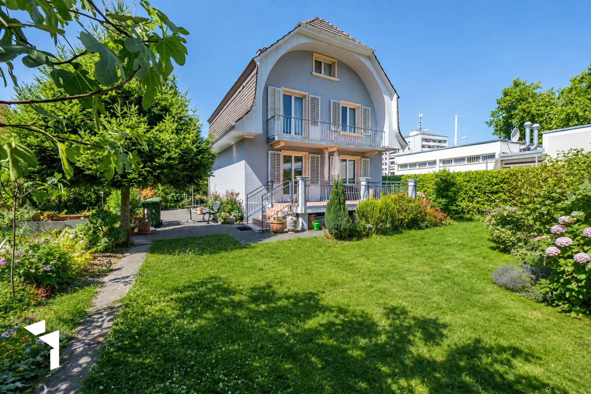 Fehr Immobilien - Top gepflegtes 5.5-Zimmer-EFH an zentraler Lage