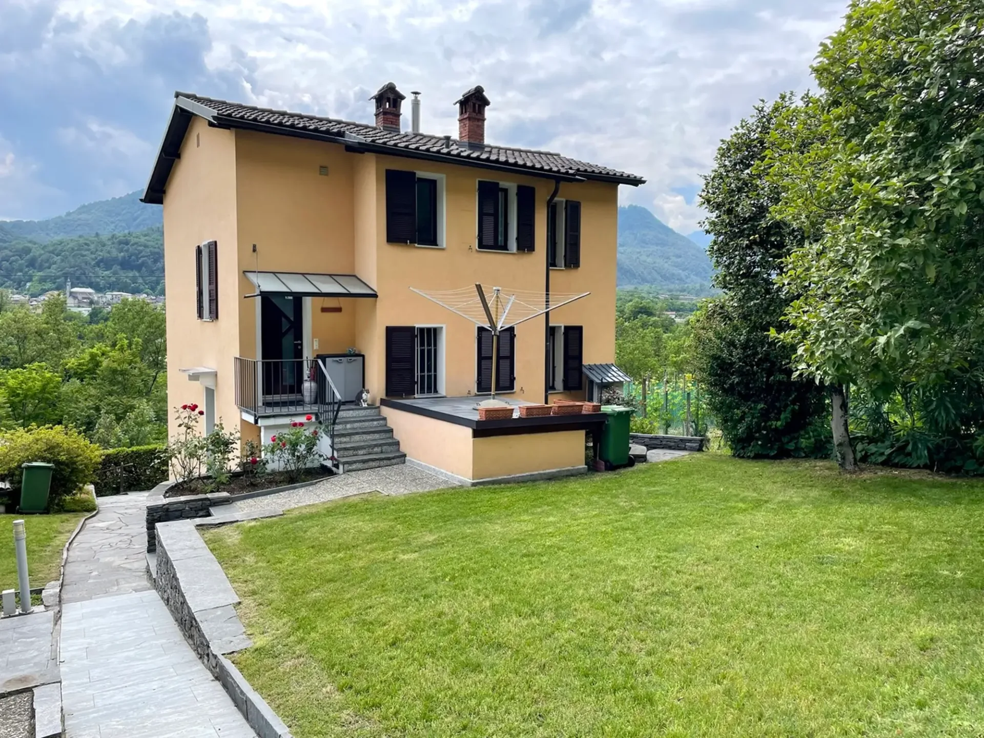 CASA CON DUE APPARTAMENTI