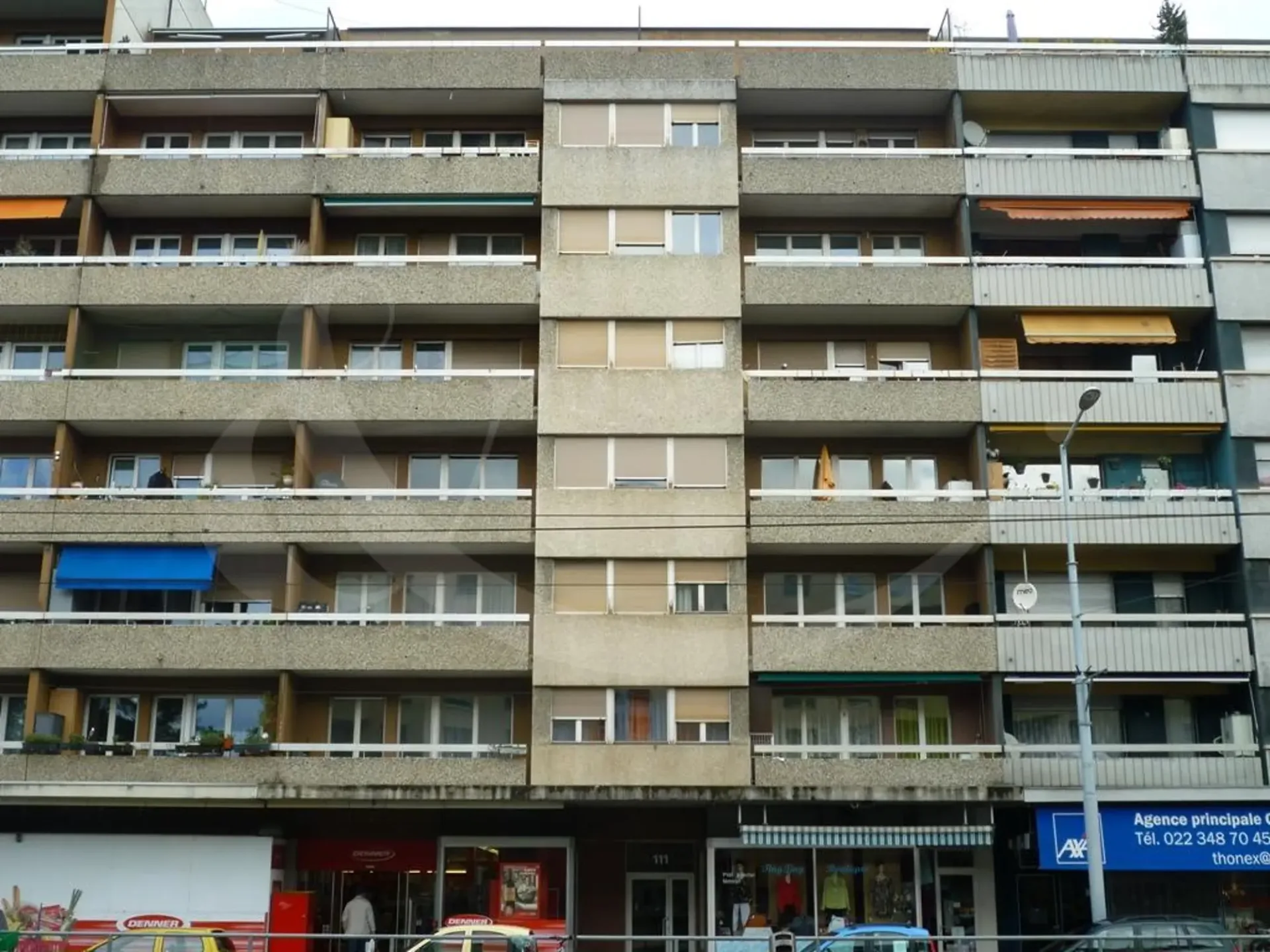 111 Rue de Genève, Parkplatz
