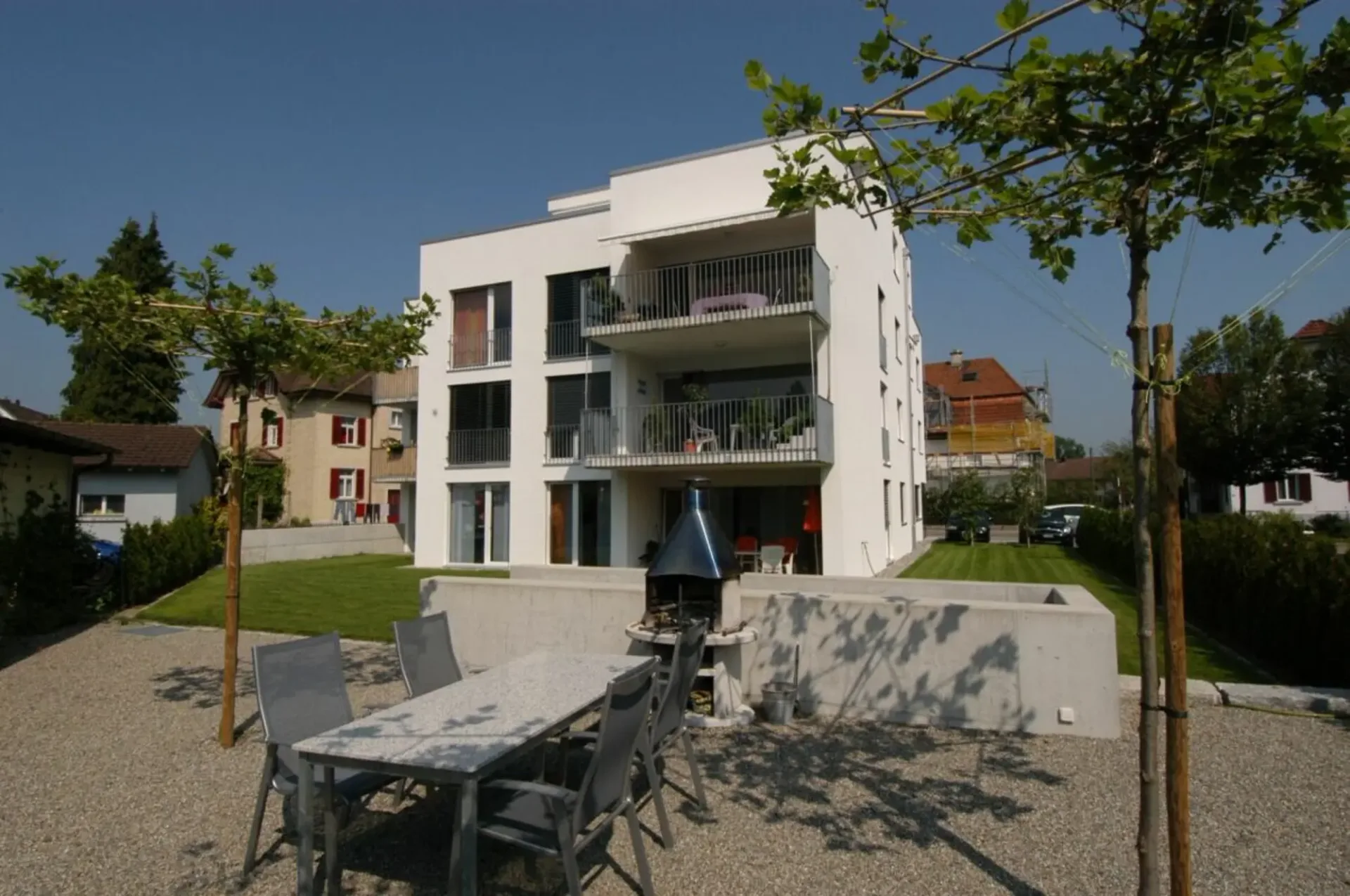 Helle 3.5-Zimmer-Wohnung im Erdgeschoss mit Gartensitzplatz!