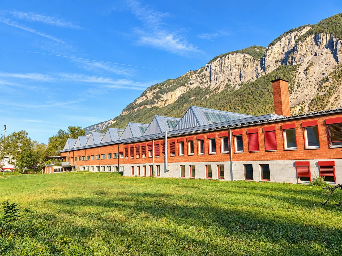 More space desired? Spacious storage space for rent in Domat/Ems