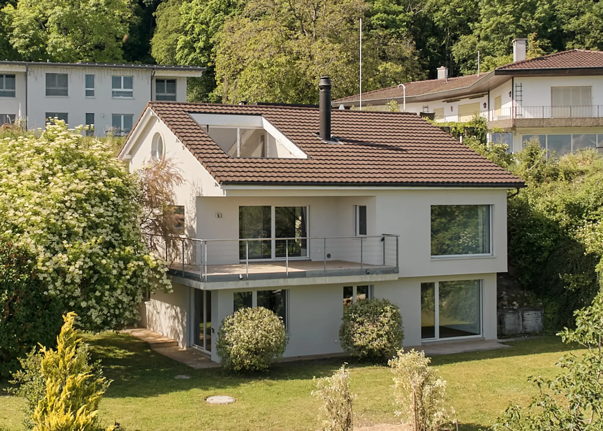 WOHNEN AN PRIVILEGIERTER AUSSICHTSLAGE IN LIGERZ