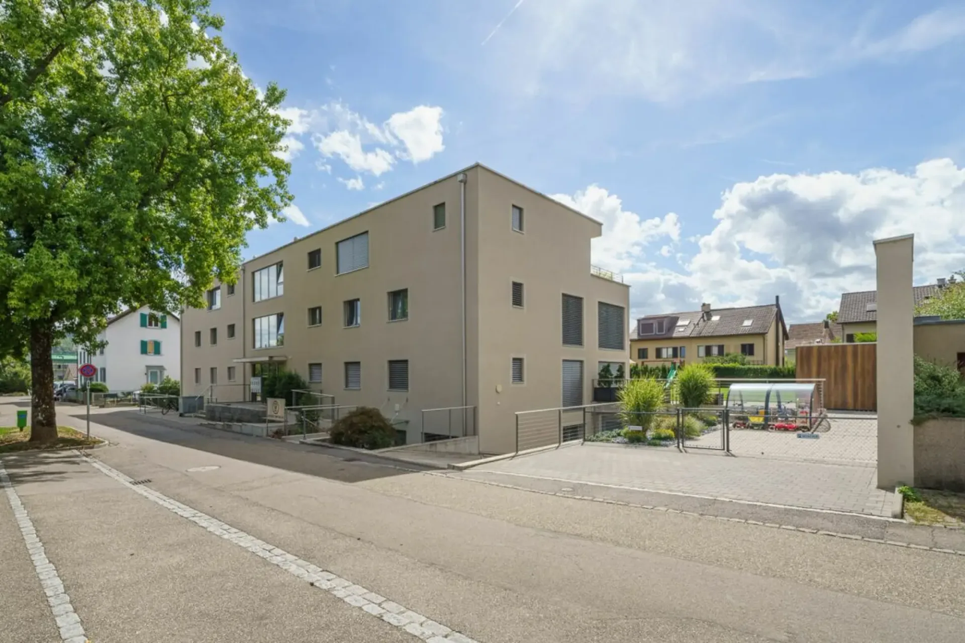 2.5-Zimmerwohnung mit Gartenanteil & AEH-Platz