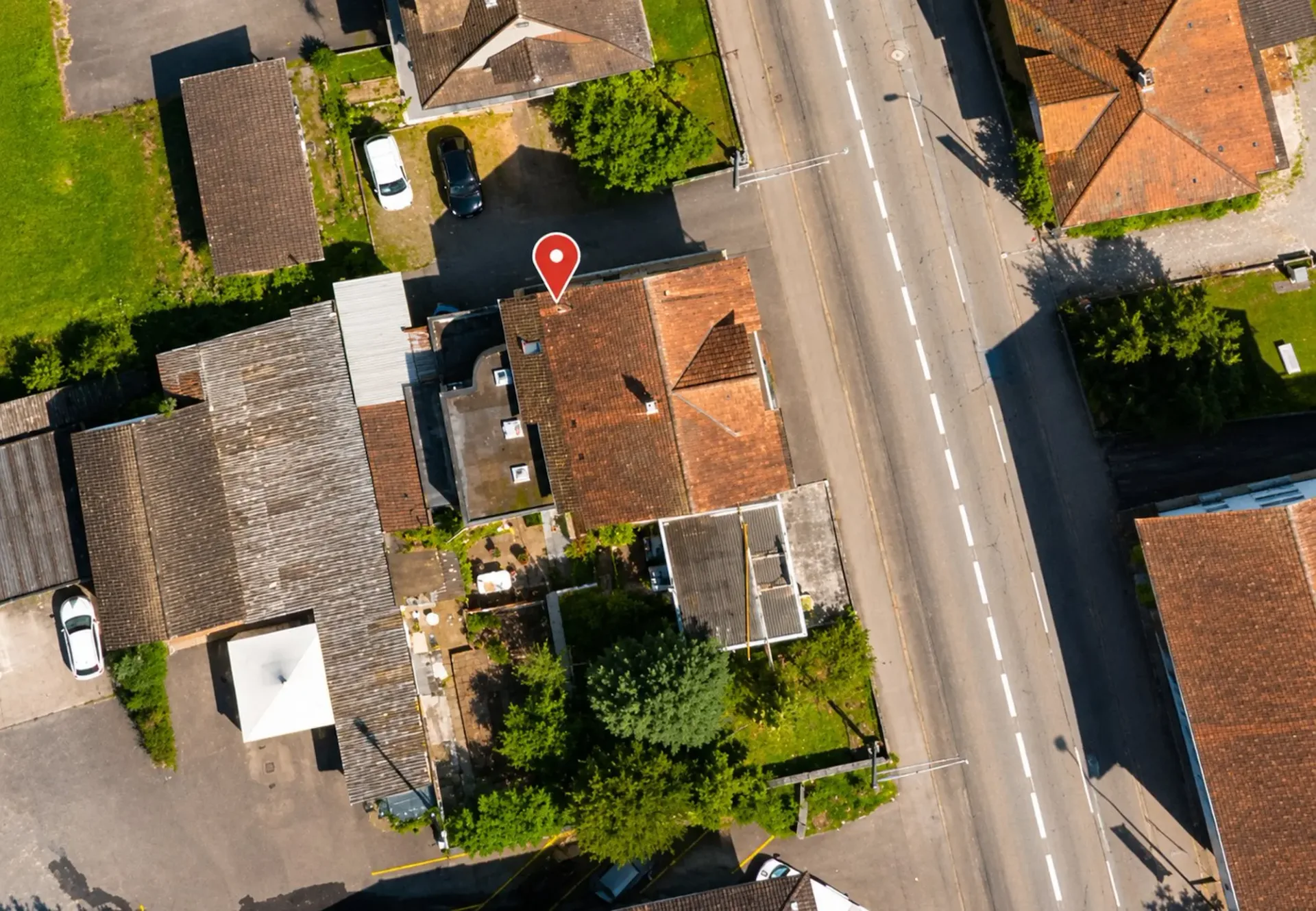 Unterkulm: Mehrfamilienhaus mit Garage / Unterstand