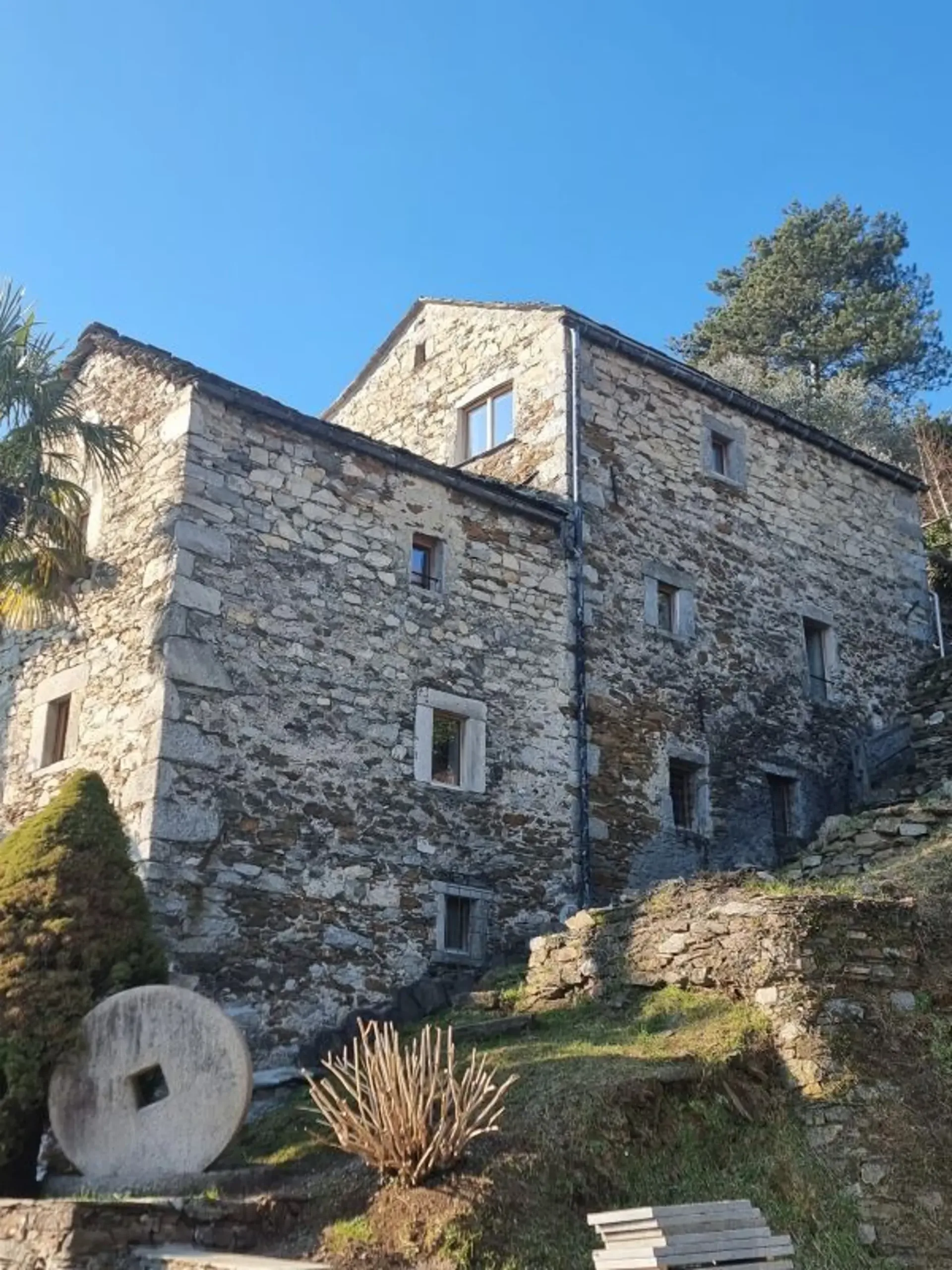 Delightful 2-room apartment in a rustico, renovated, with parking