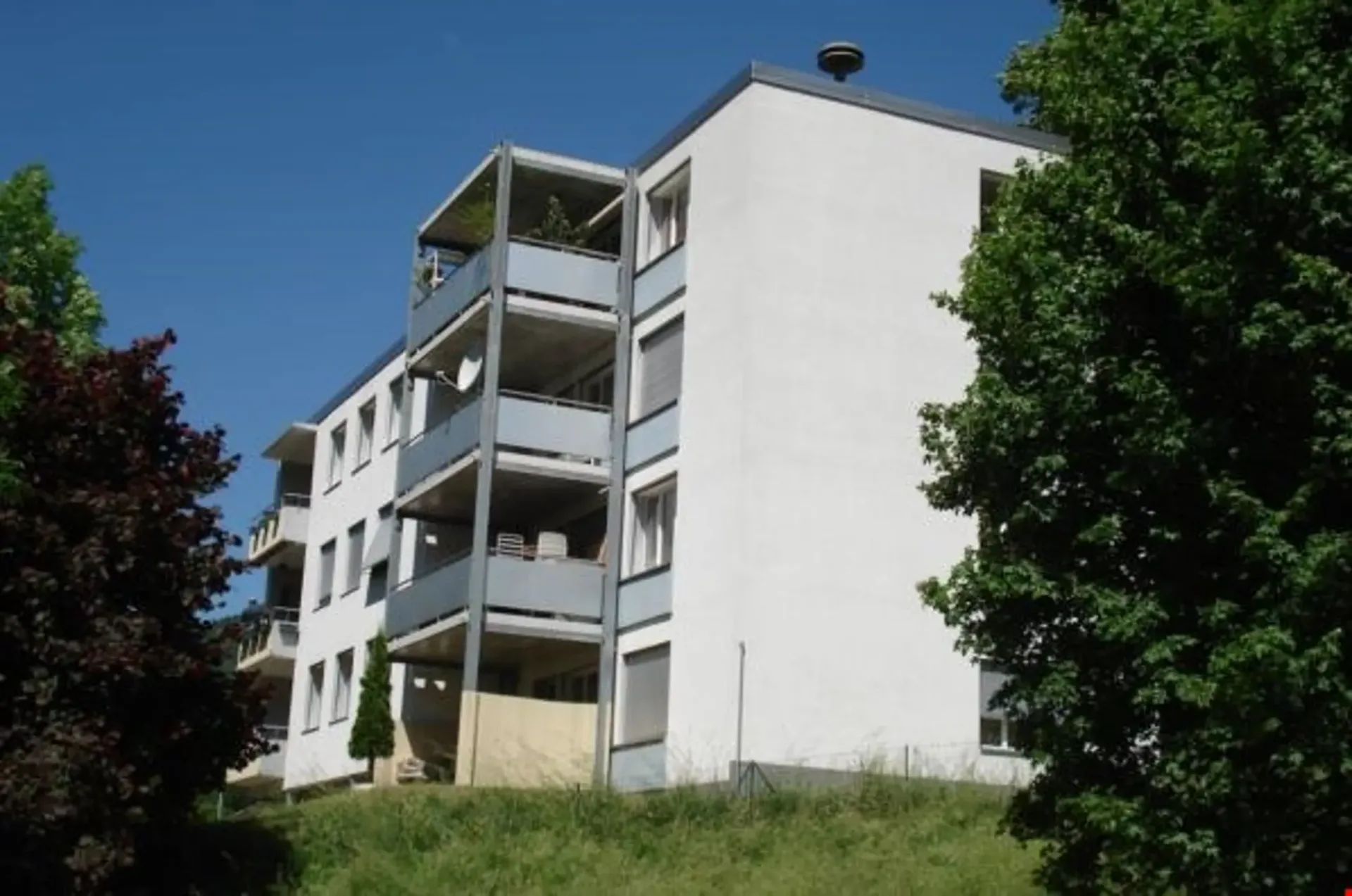 Appartement renoviert und hell ** GROSSE TERRASSE **