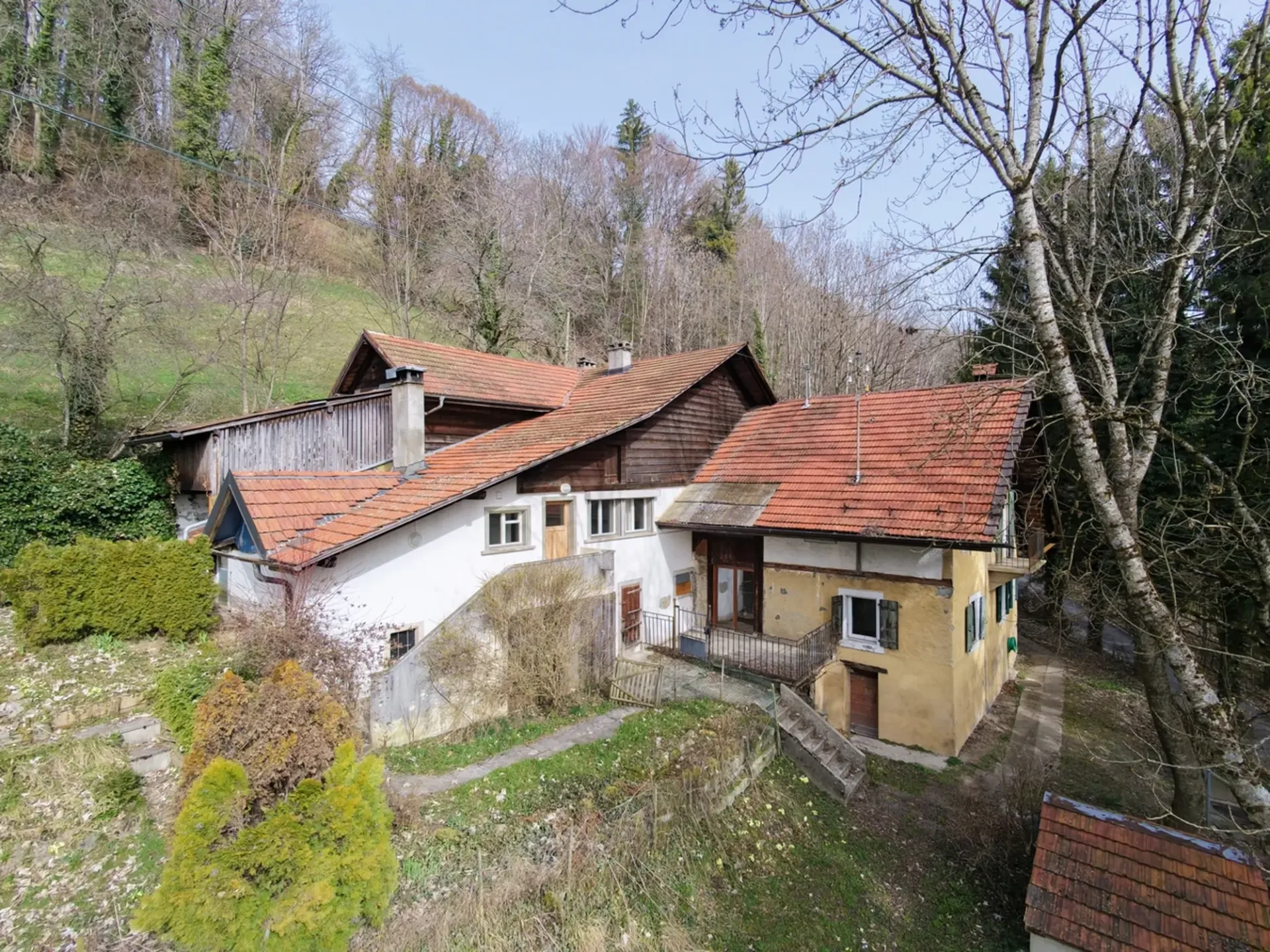 Charmante ferme de 3 appartements + annexes à rénover !