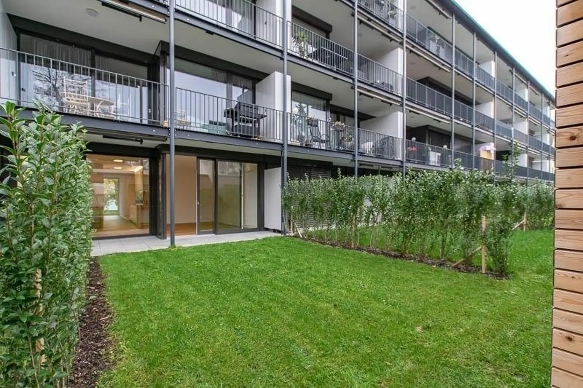 Exklusive 2.5-Zi. Wohnung mit Seesicht und Gartensitzplatz