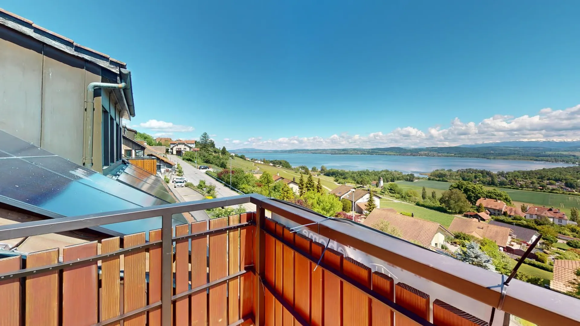 Wohnung mit 4.5 Zimmern und Seeblick in Vully-les-Lacs