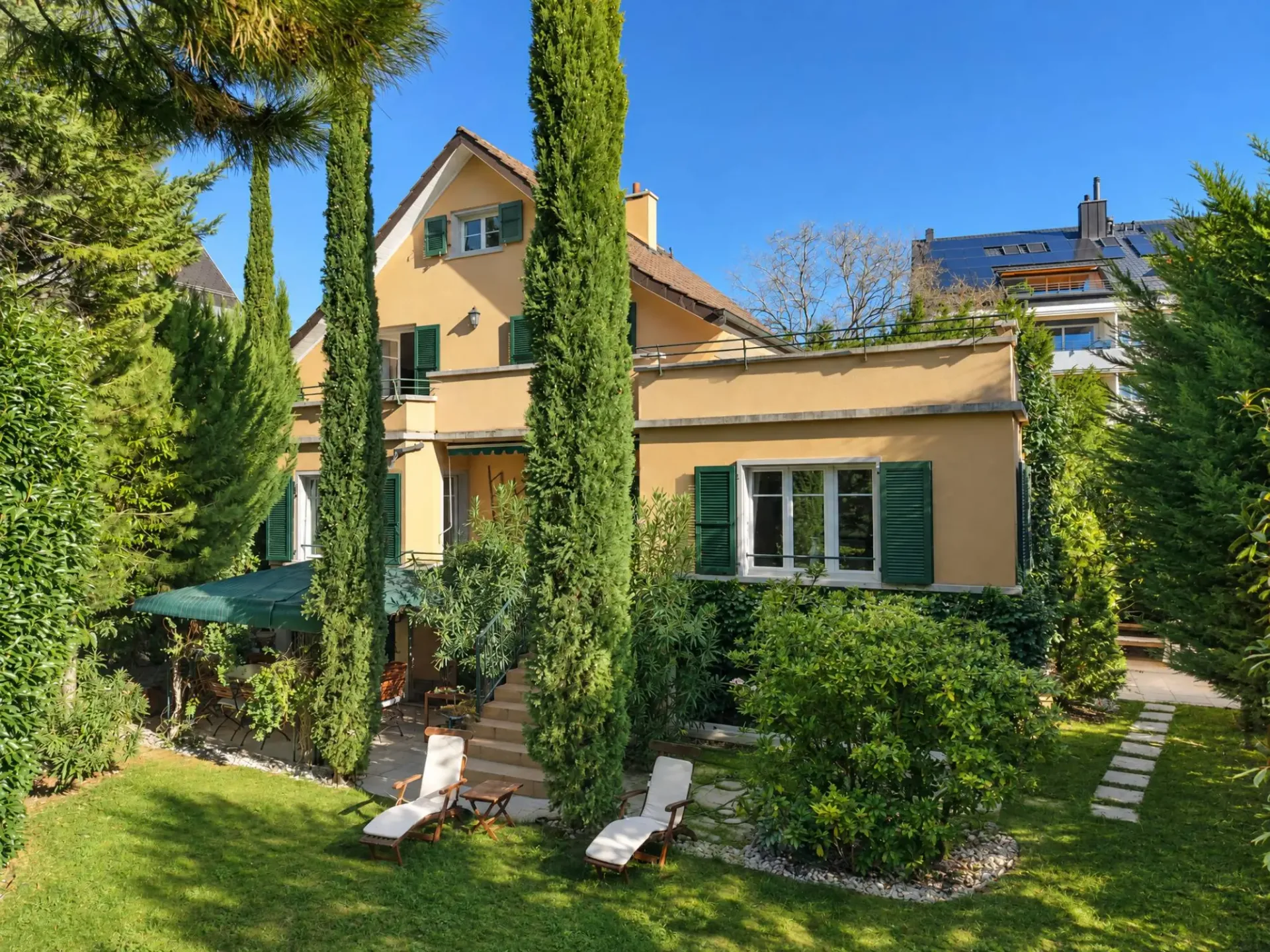 Charmantes Haus mit schönem Garten in einer ruhigen Nachbarschaft