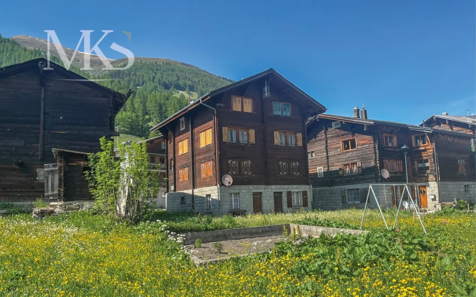 Charming old building apartment with additional attic apartment in Ulrichen