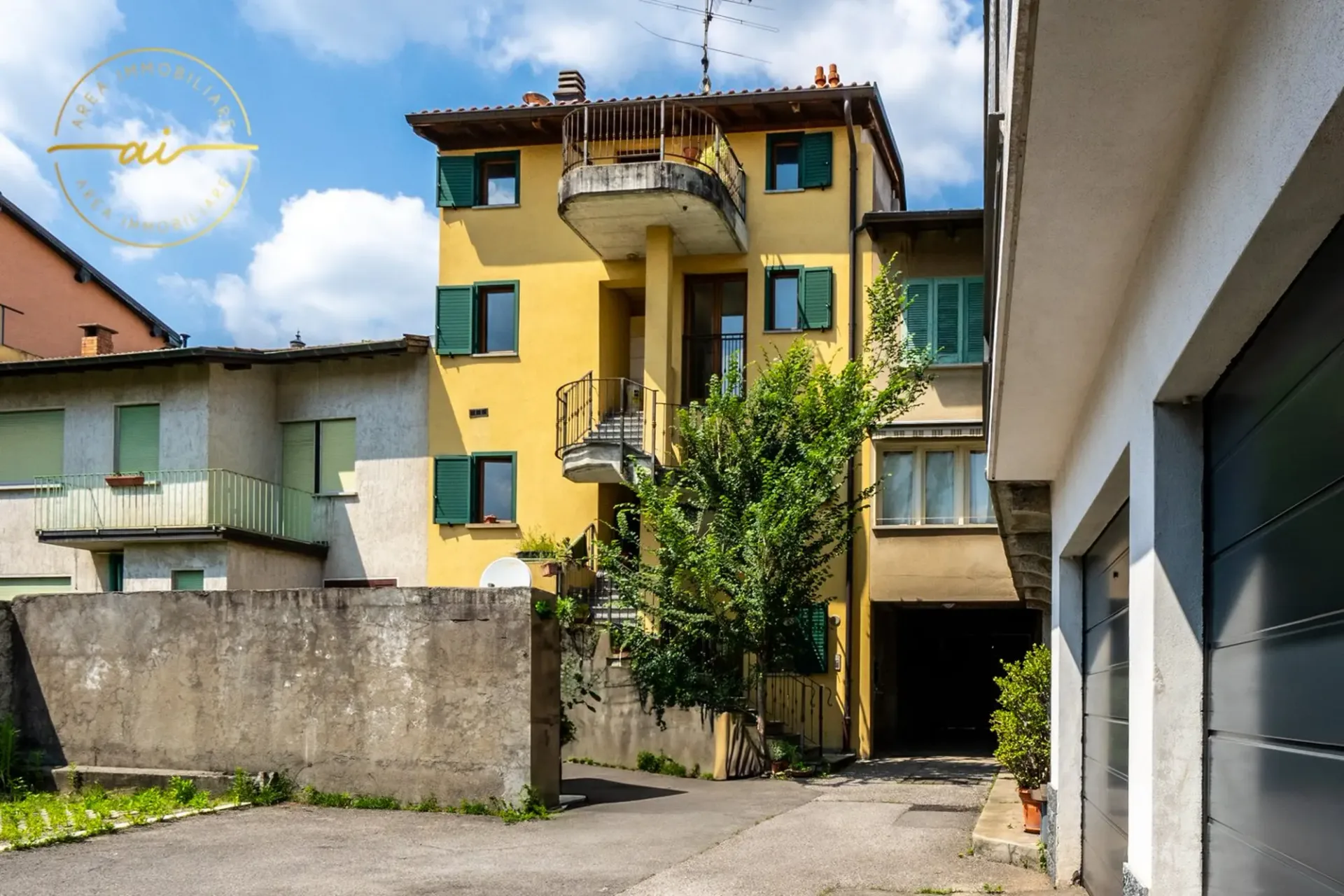 Mehrfamilienhaus mit 3 Wohnungen zum Verkauf, ideal auch als Investition