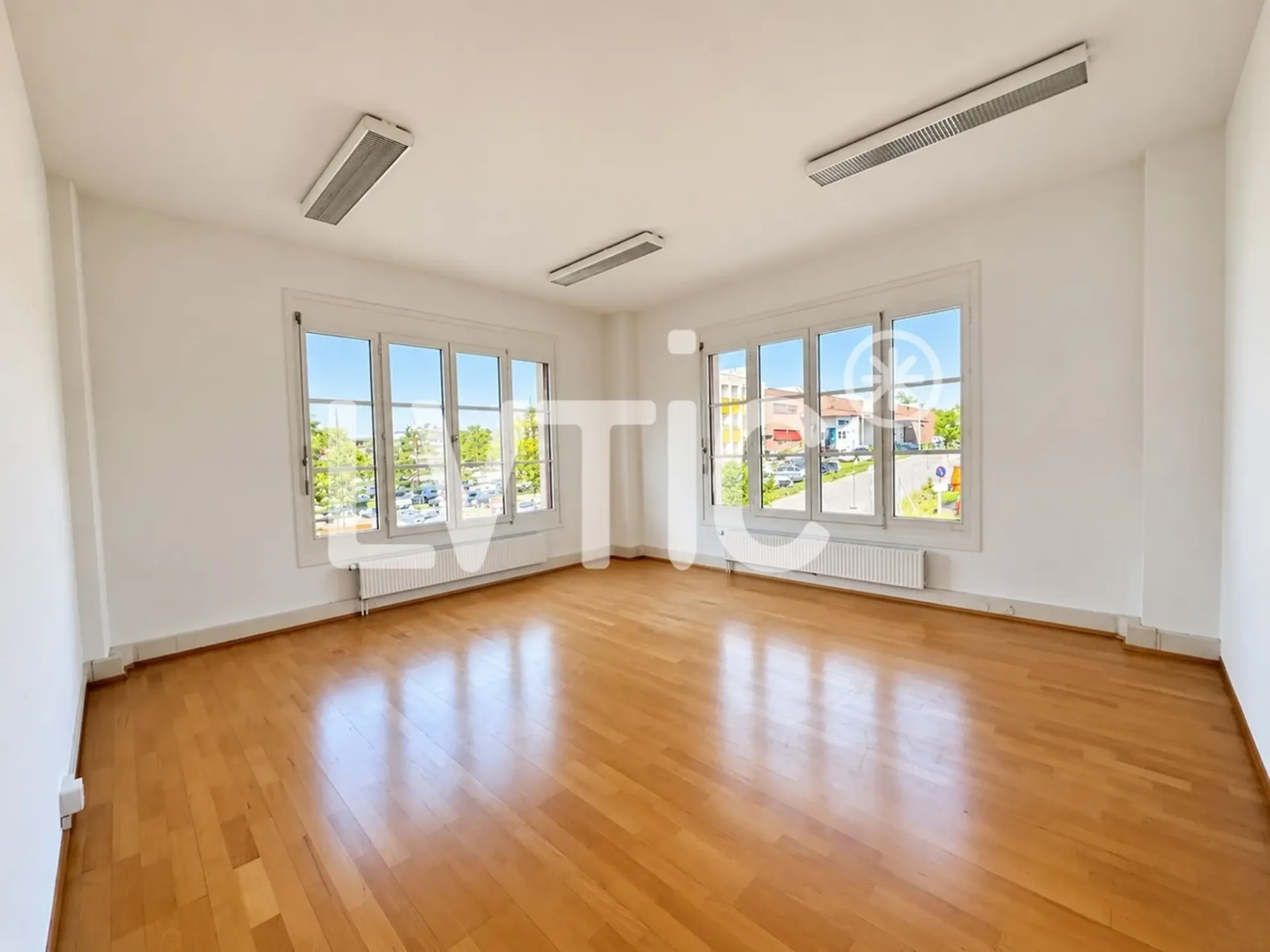 Büros von 180 m2 zur Miete in Mont-sur-Lausanne