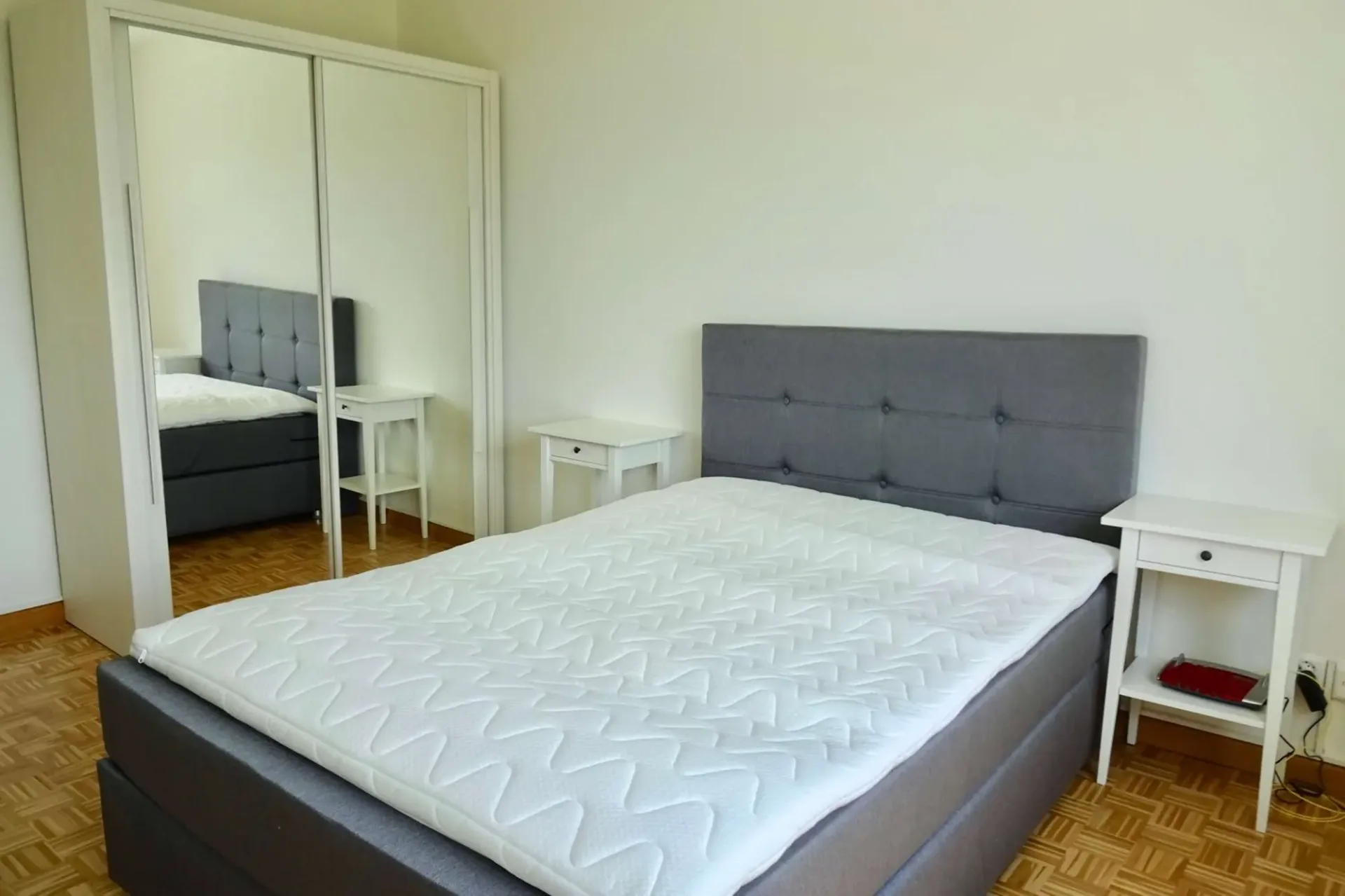 Möbliertes Zimmer in modernisierter Wohnung an top Lage