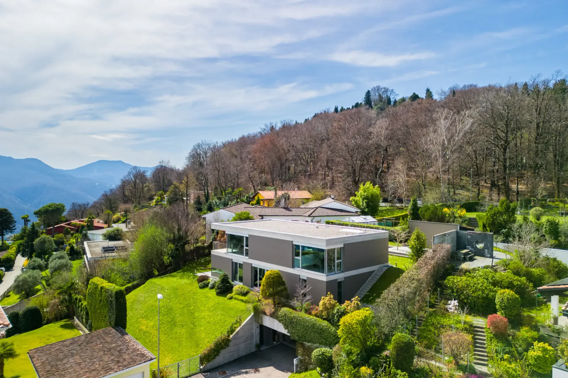 Exklusives Design-Villa mit Seeblick und absoluter Privatsphäre