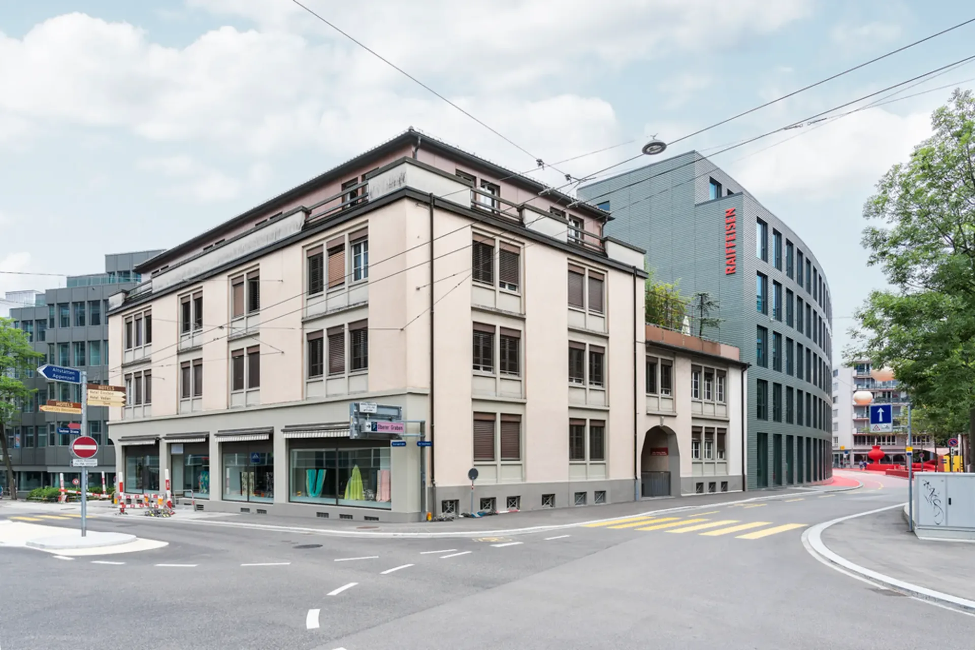Arbeitsplatz mit Charme - direkt am roten Platz