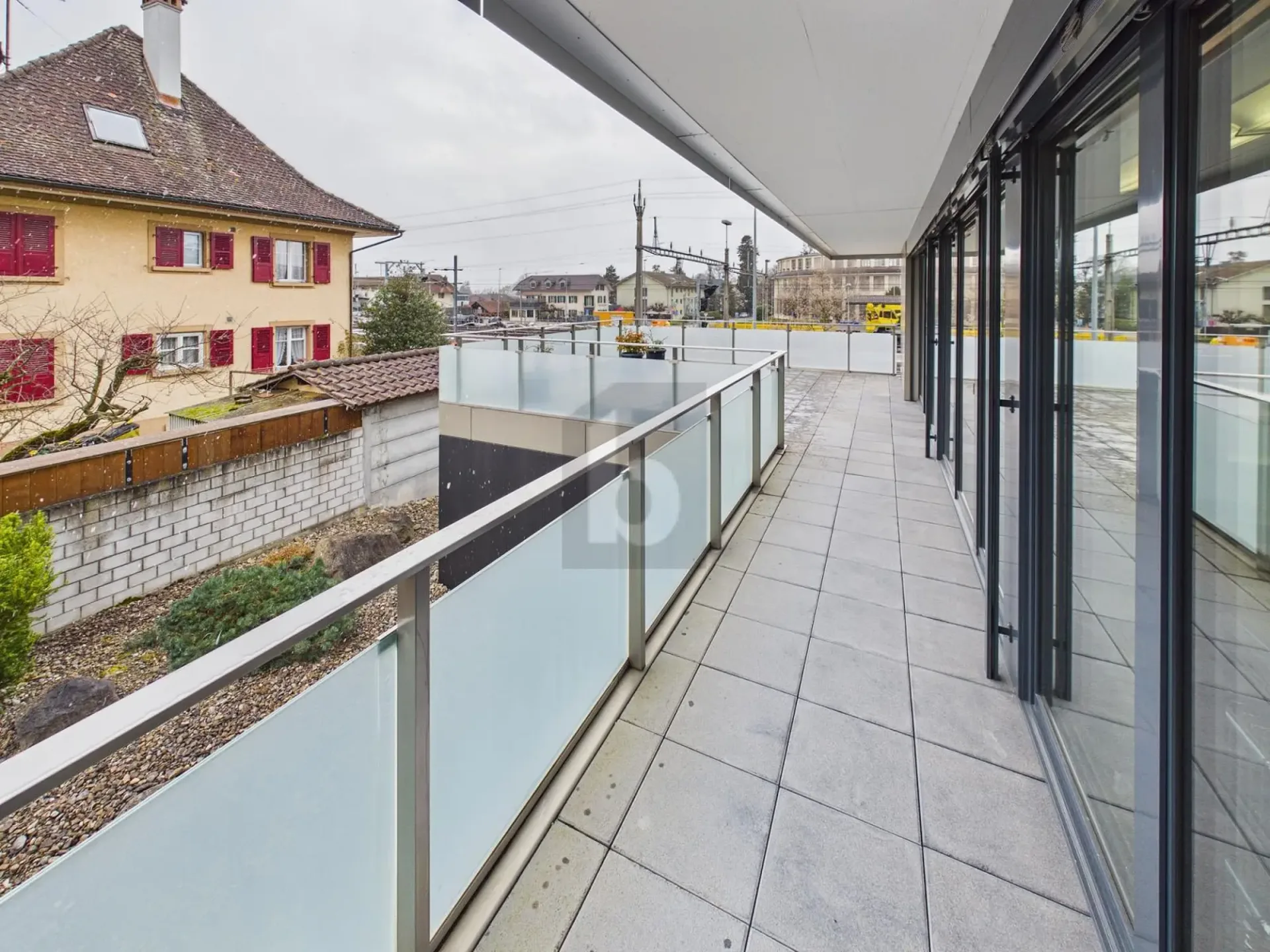 ZENTRAL , MODERN UND GROSSZÜGIG