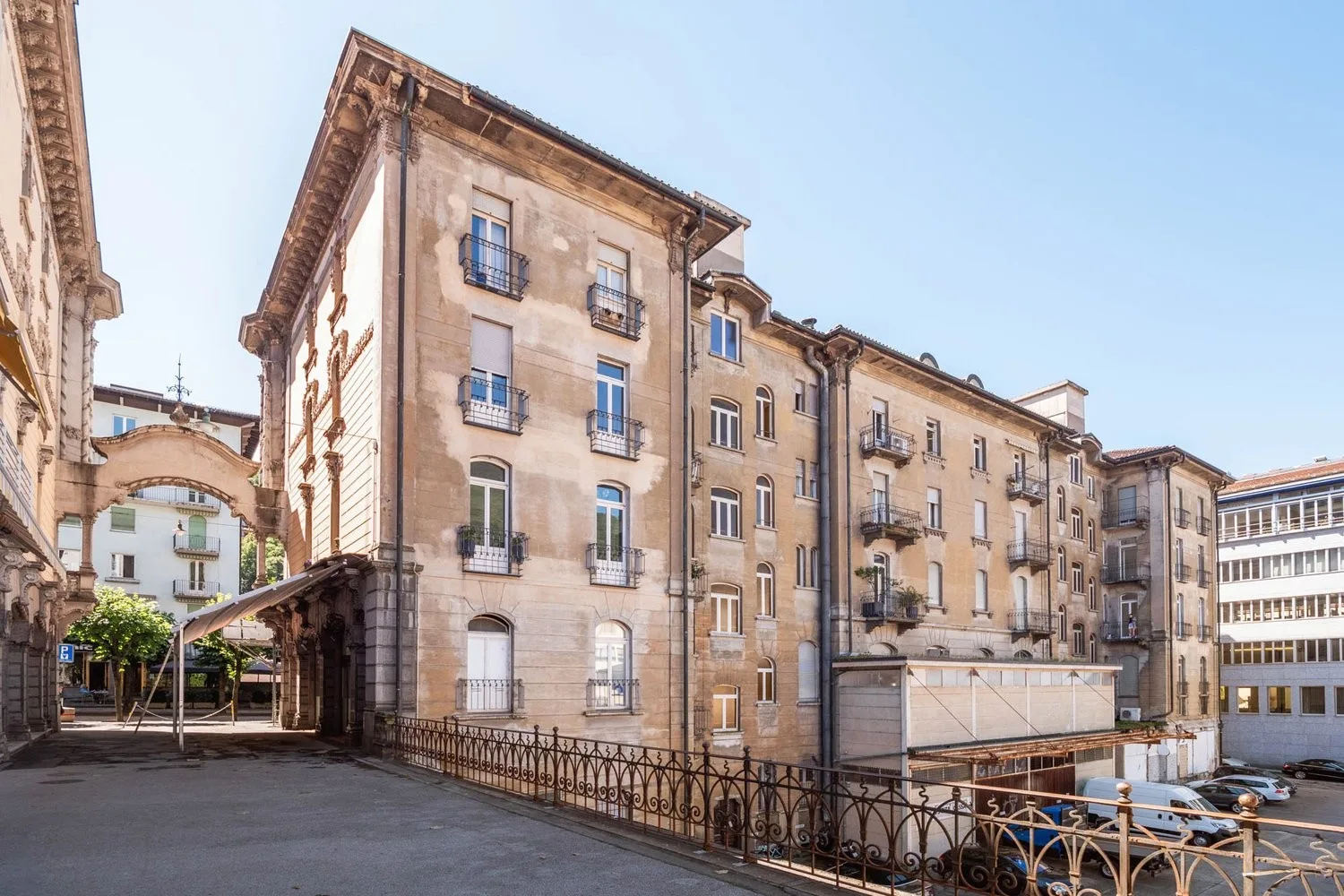 Avere tutto alla portata di mano! Palazzo storico! Wow!