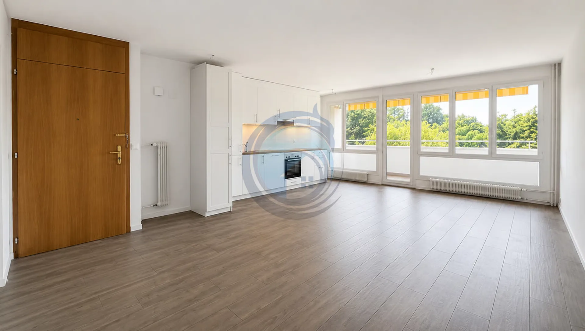 PRÄCHTIGES 4,5-ZIMMER-WOHNUNG, GANZ RENOVIERTE DURCHGANGSWOHNUNG