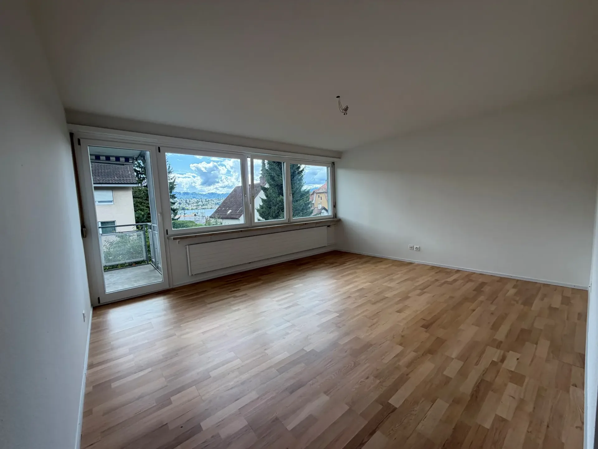 Frisch sanierte Wohnung mit Topausstattung in kleinerem Mehrfamilienhaus
