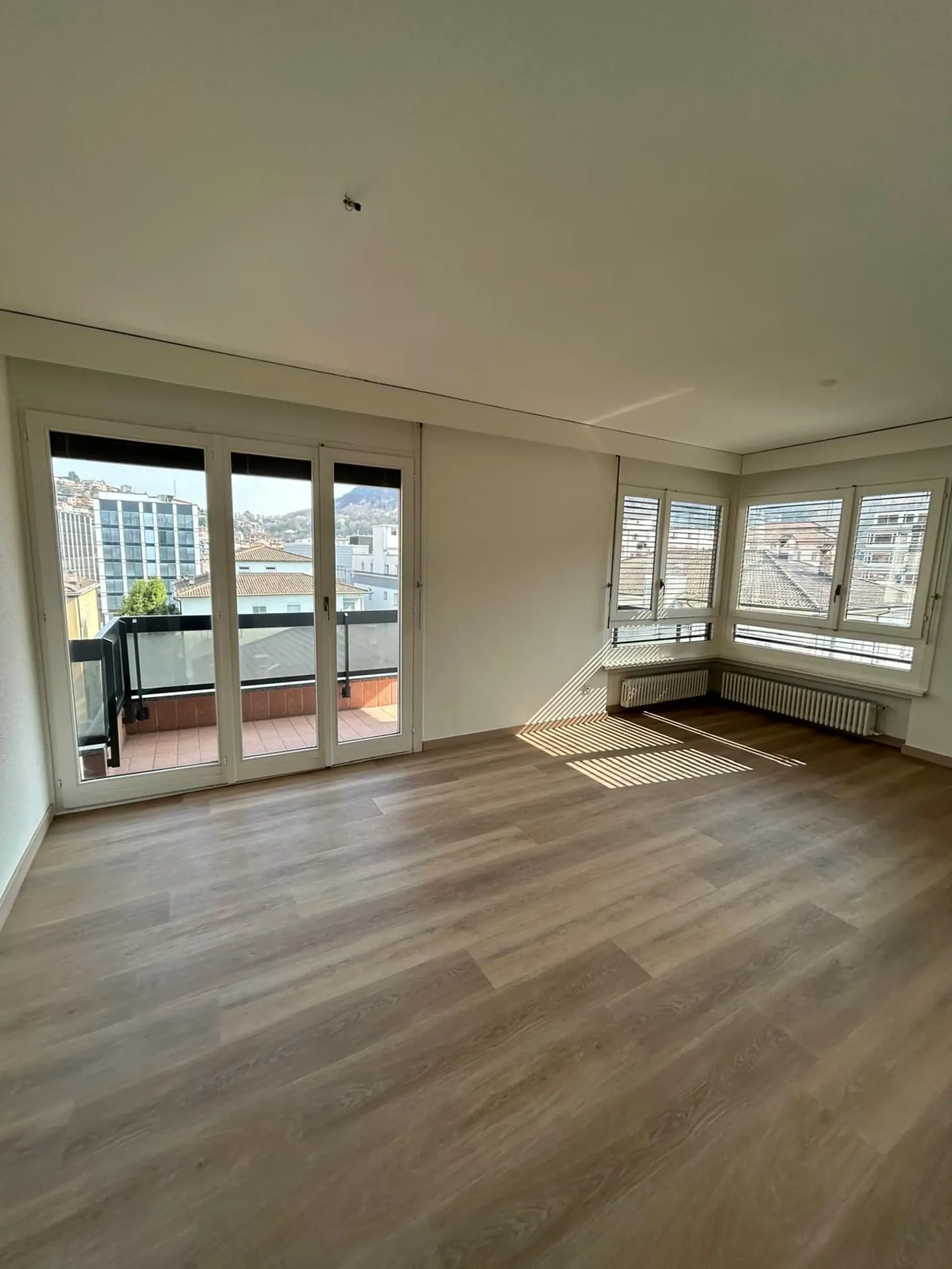 Helles 2.5-Zimmer-Apartment in Chiasso – Corso San Gottardo 12