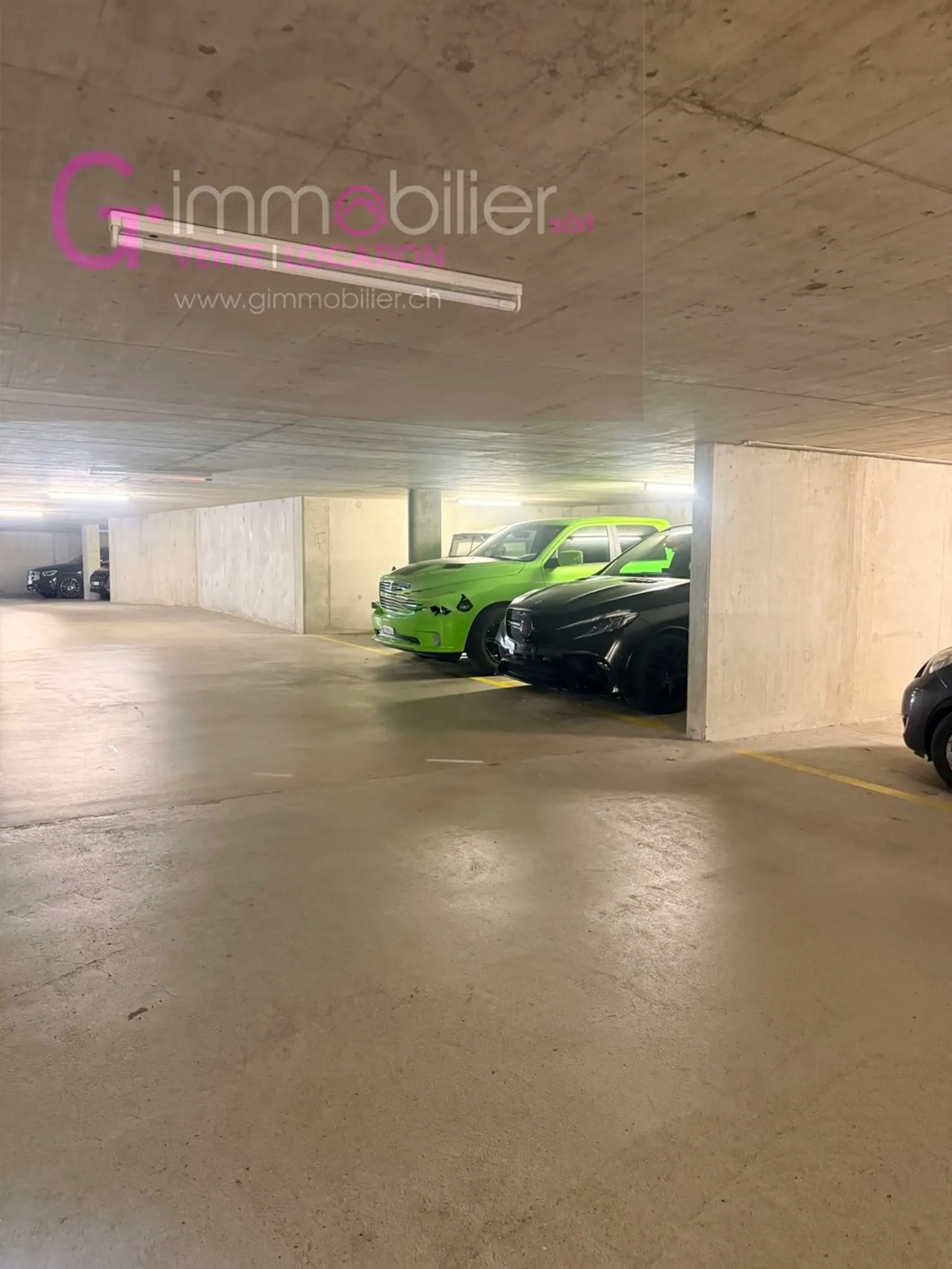 Eine oder zwei Parkplätze in einer Tiefgarage