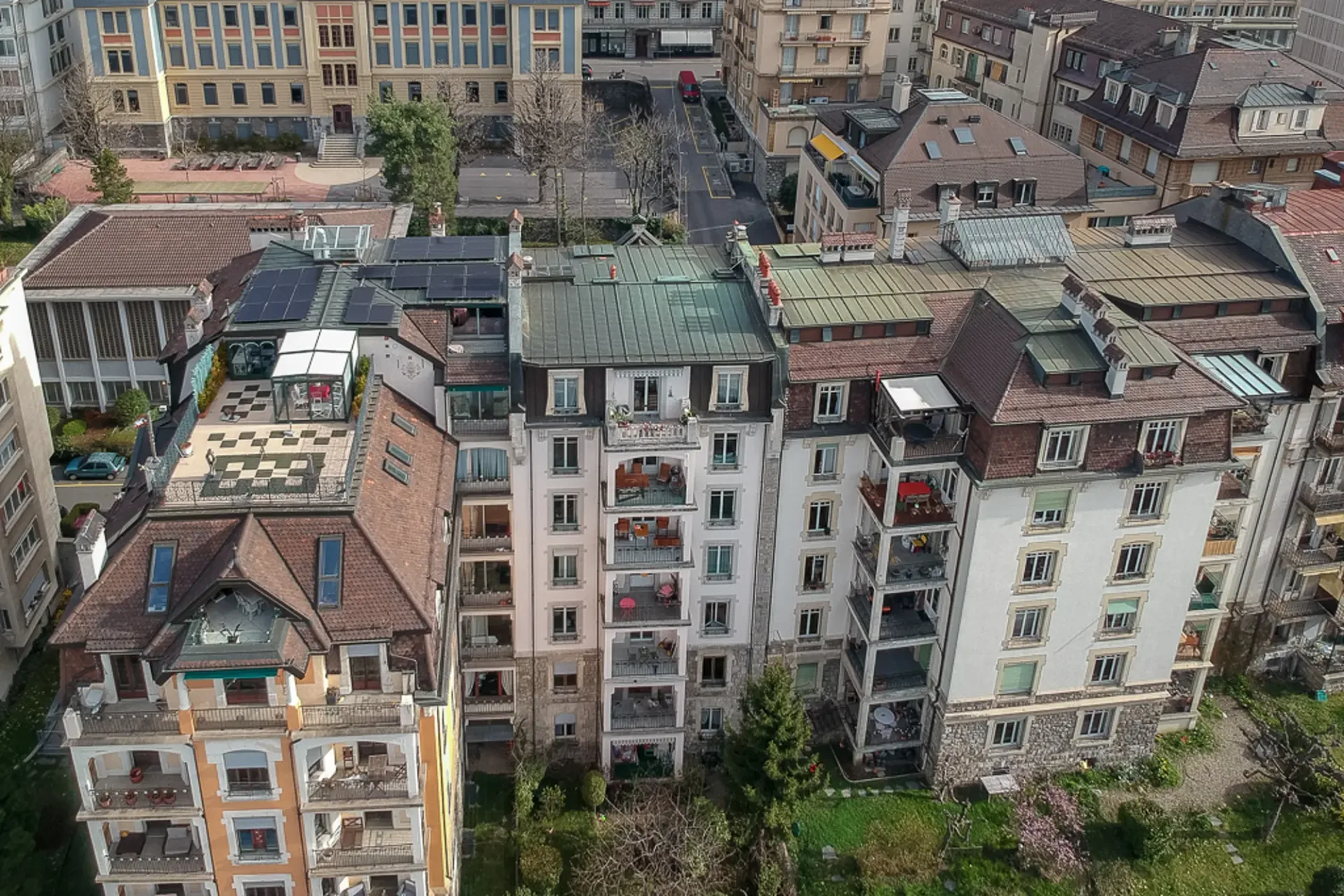 Außenparkplatz 400 Meter vom Bahnhof Lausanne