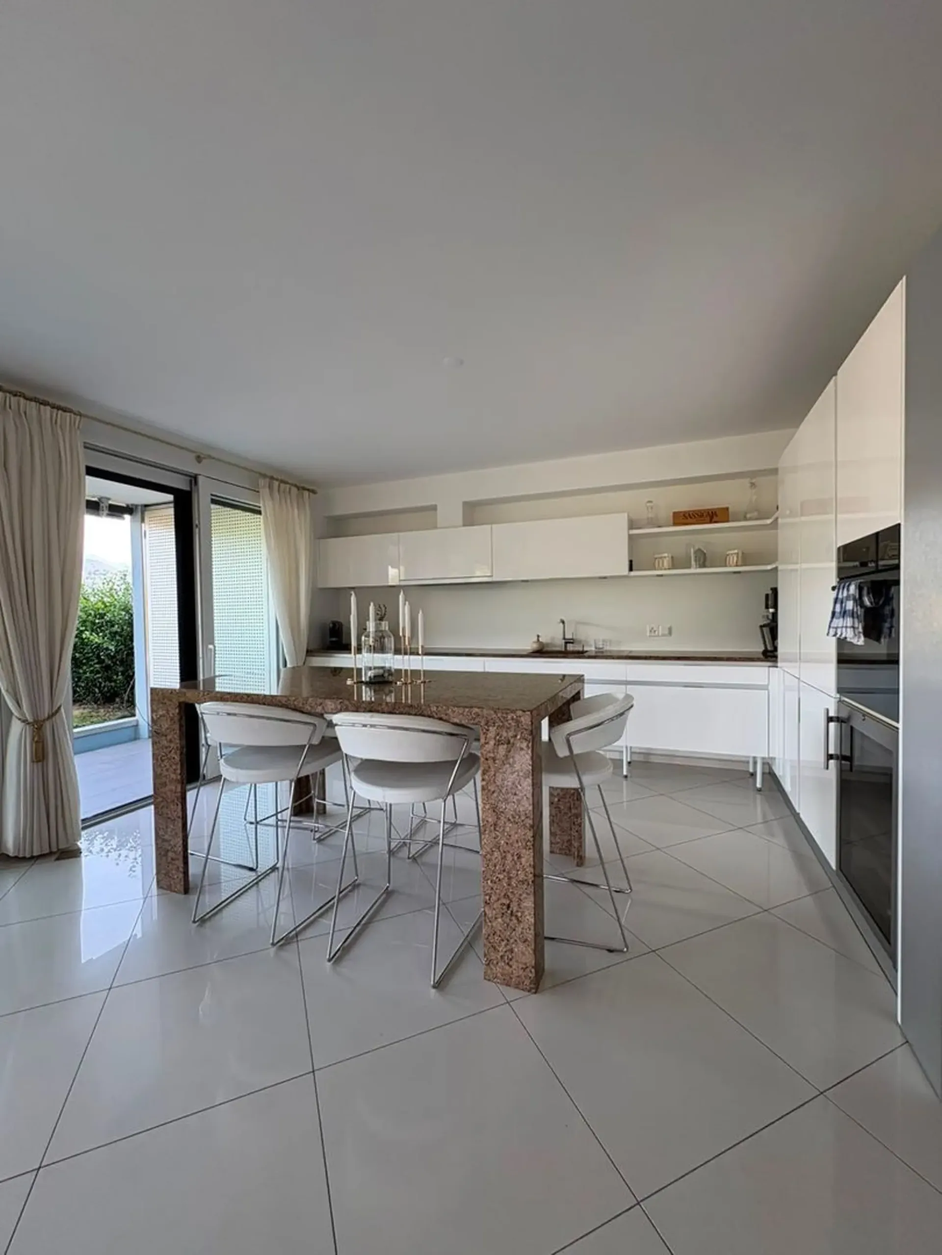 Wohnung mit 4.5 Zimmern und Garten, Agno