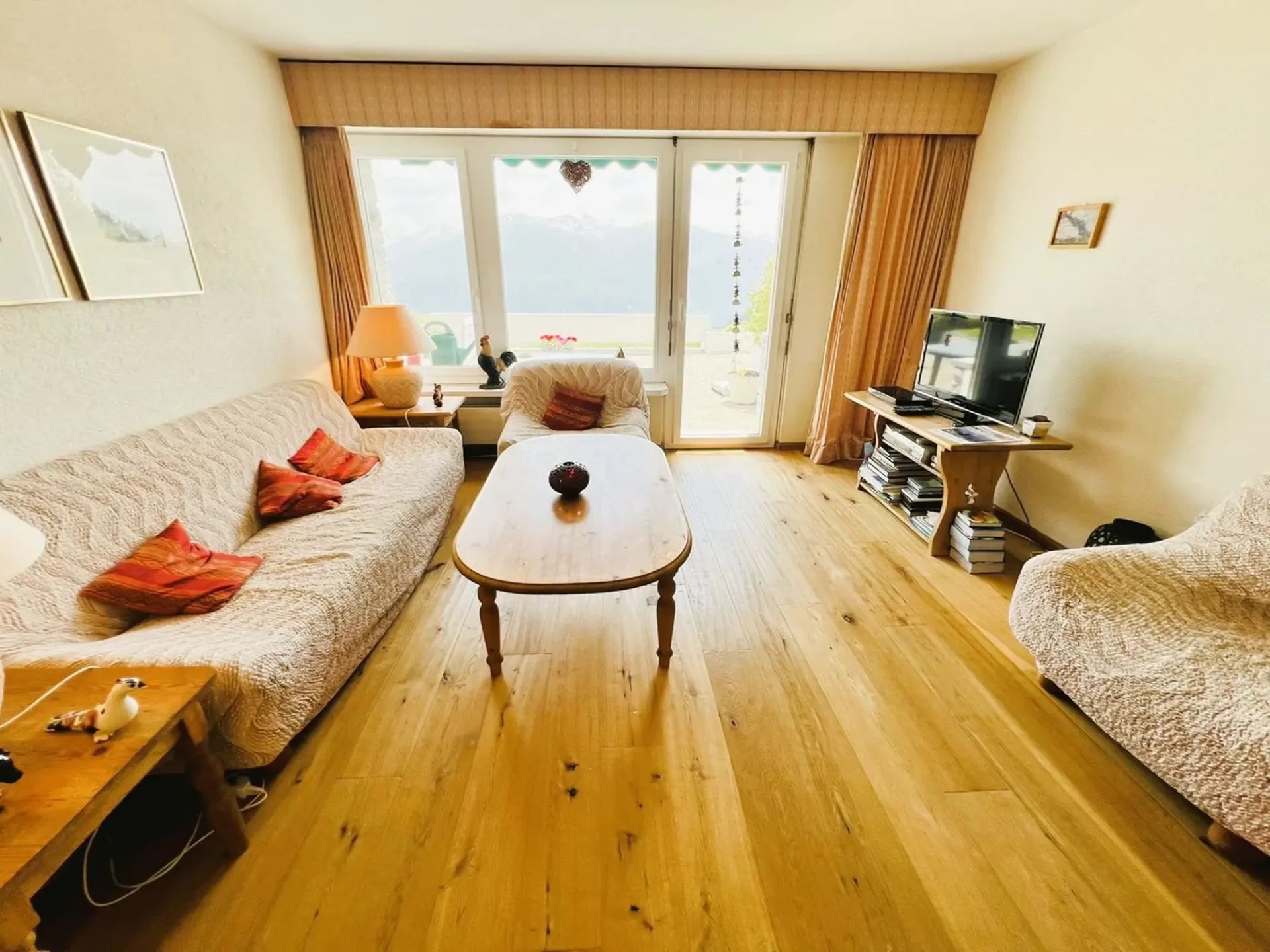 Magnifique 3.5 Zimmer-Wohnung renoviert - Geräumig & hell - Superbe Aussicht - Gut gelegen - Ruhige Lage