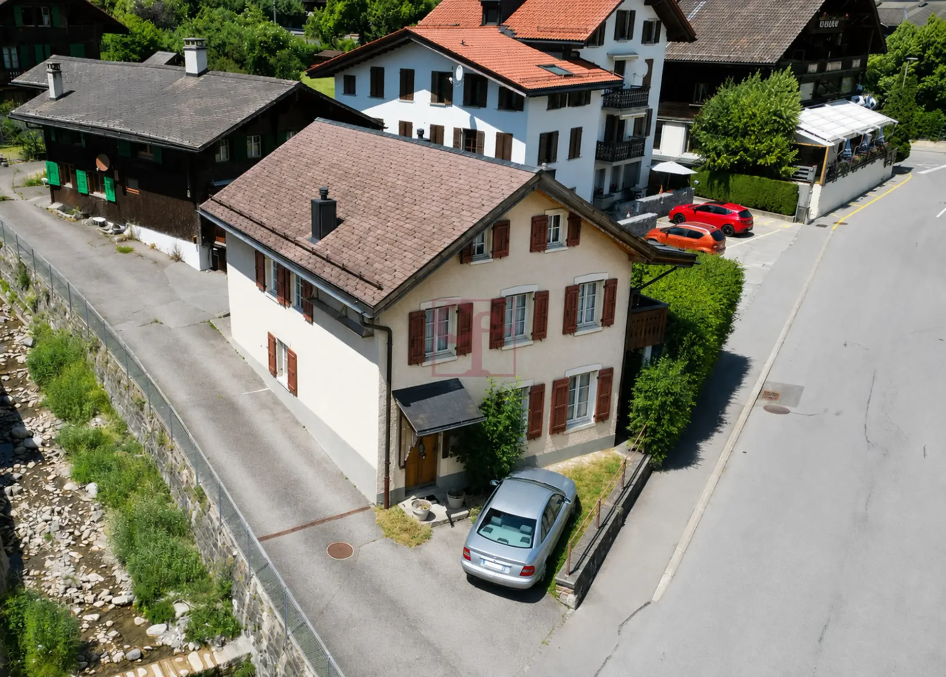 Château-d'Oex - Maison villageoise avec 2 appartements à rénover