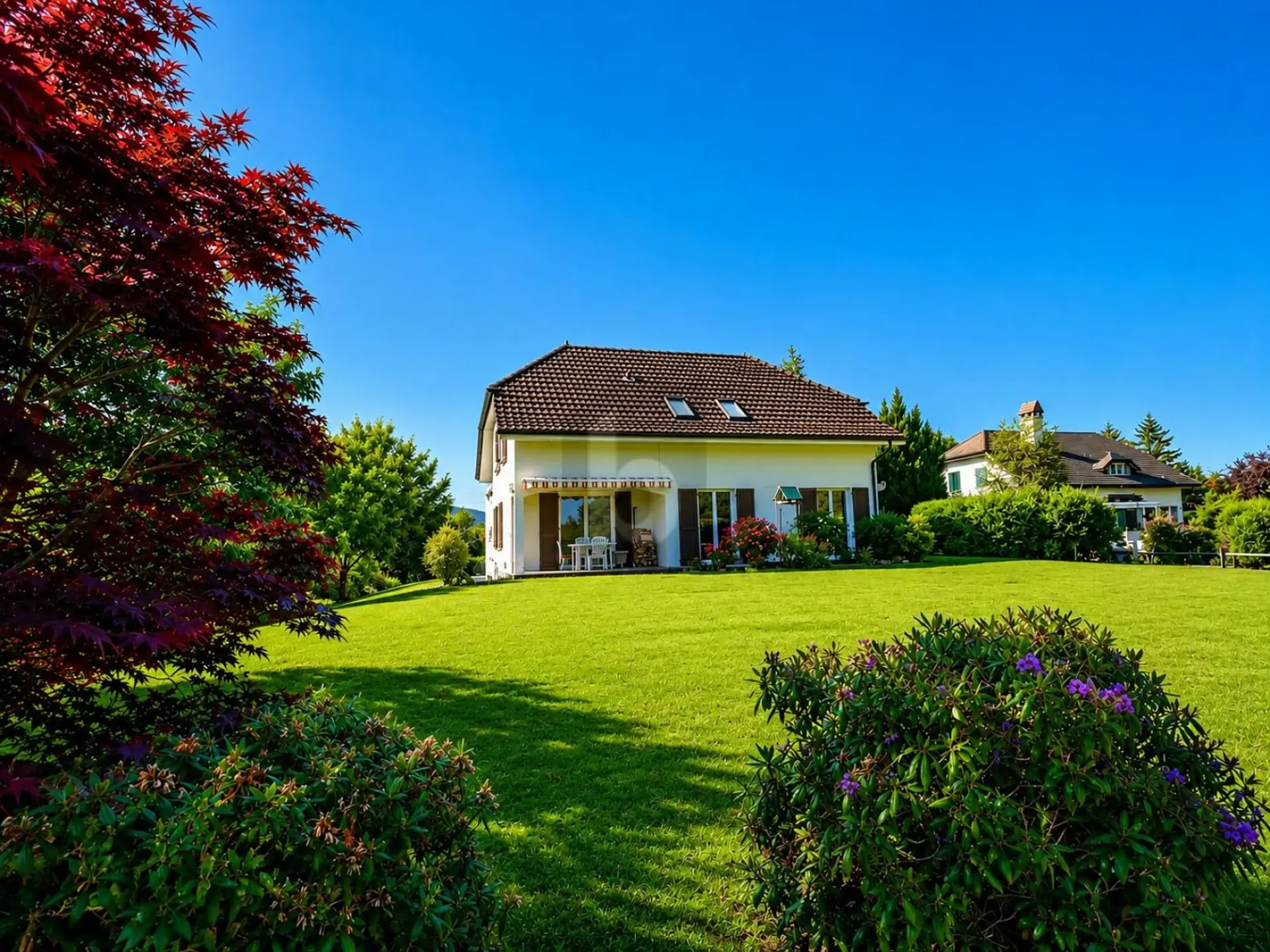 Großzügige, helle und luxuriöse Immobilie mit großem Garten