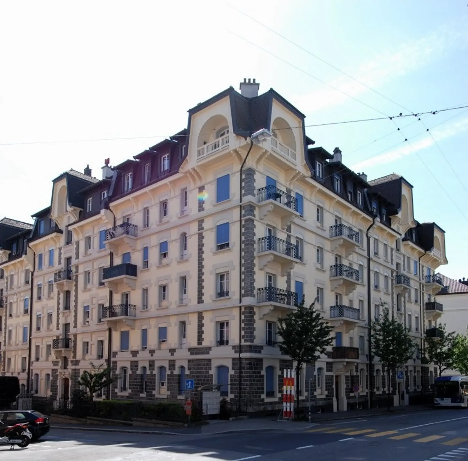 Schönes Wohnquartier unter dem Bahnhof