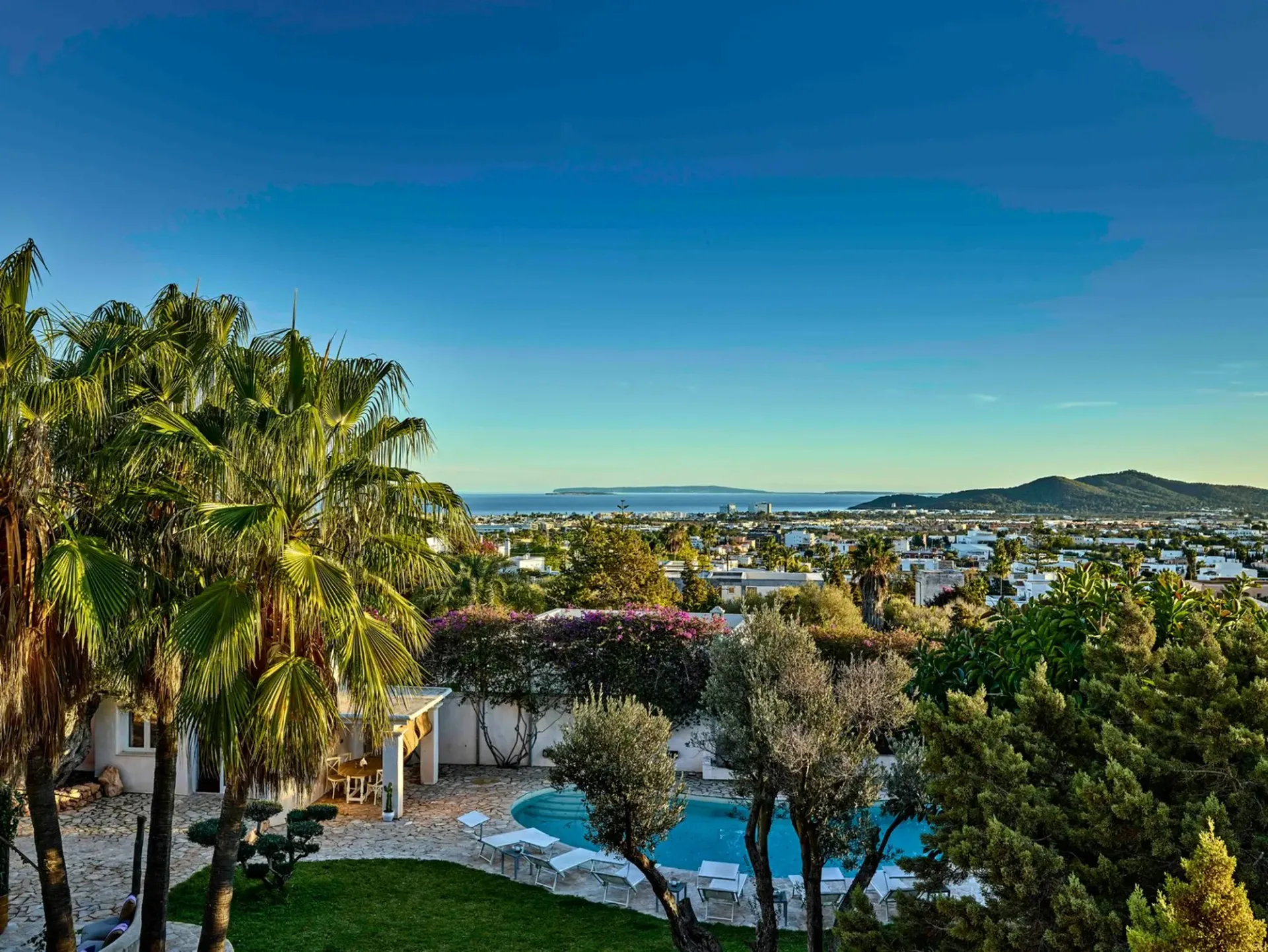 Luxus-Villa mit Pool in Ibiza
