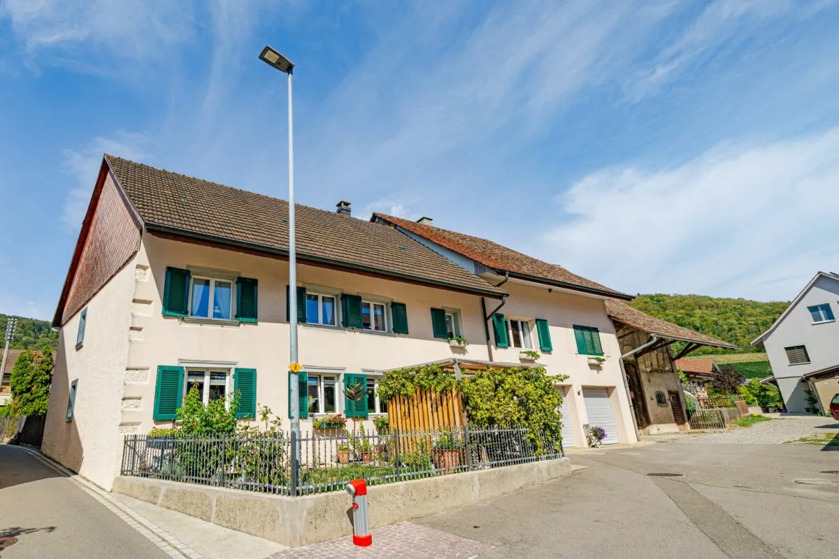 CHARMING MULTI-FAMILY HOUSE - ALWAYS FULLY RENTED - ENORMOUS POTENTIAL AVAILABLE
