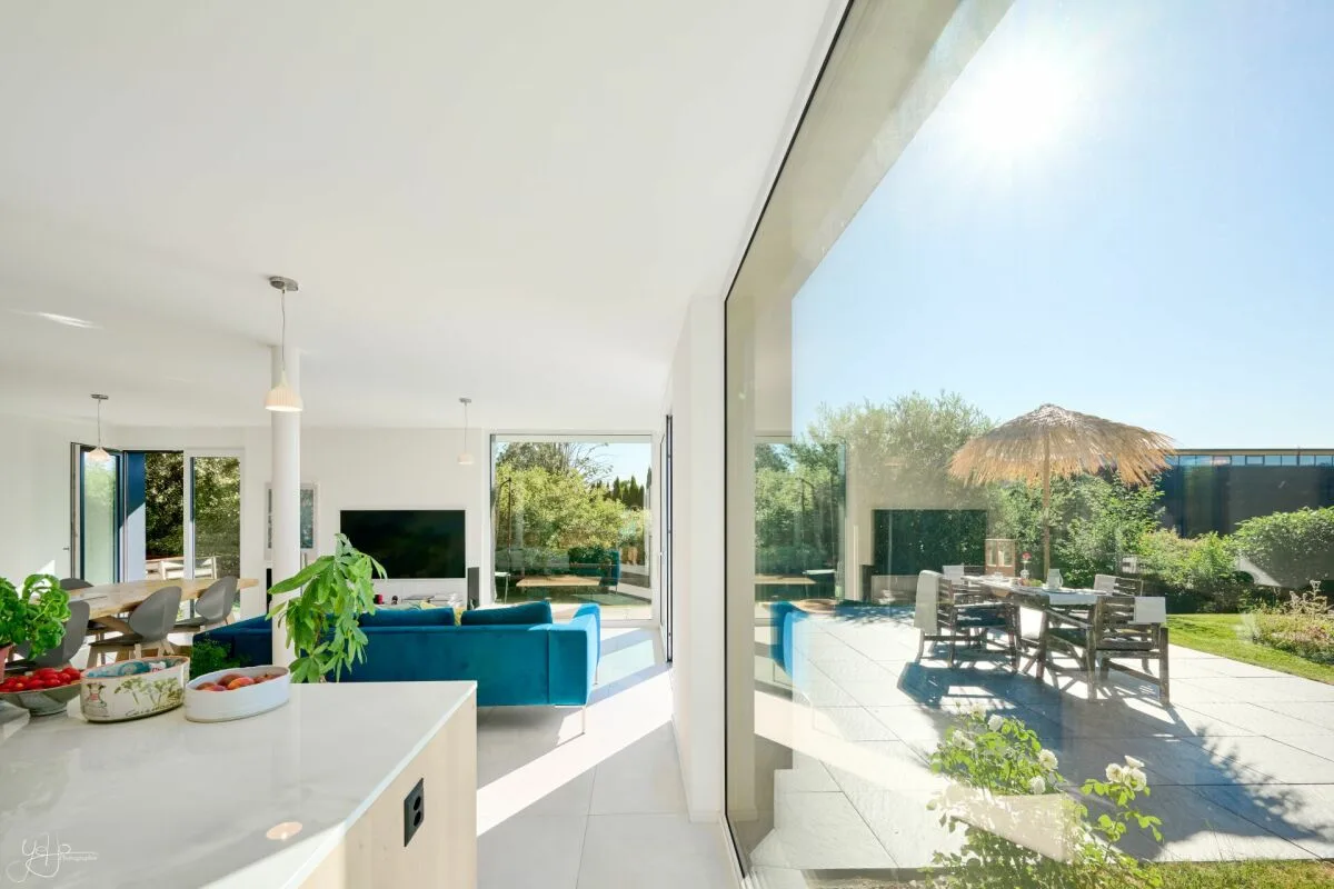 A true home spirit for this 5.5-room recent apartment with garden