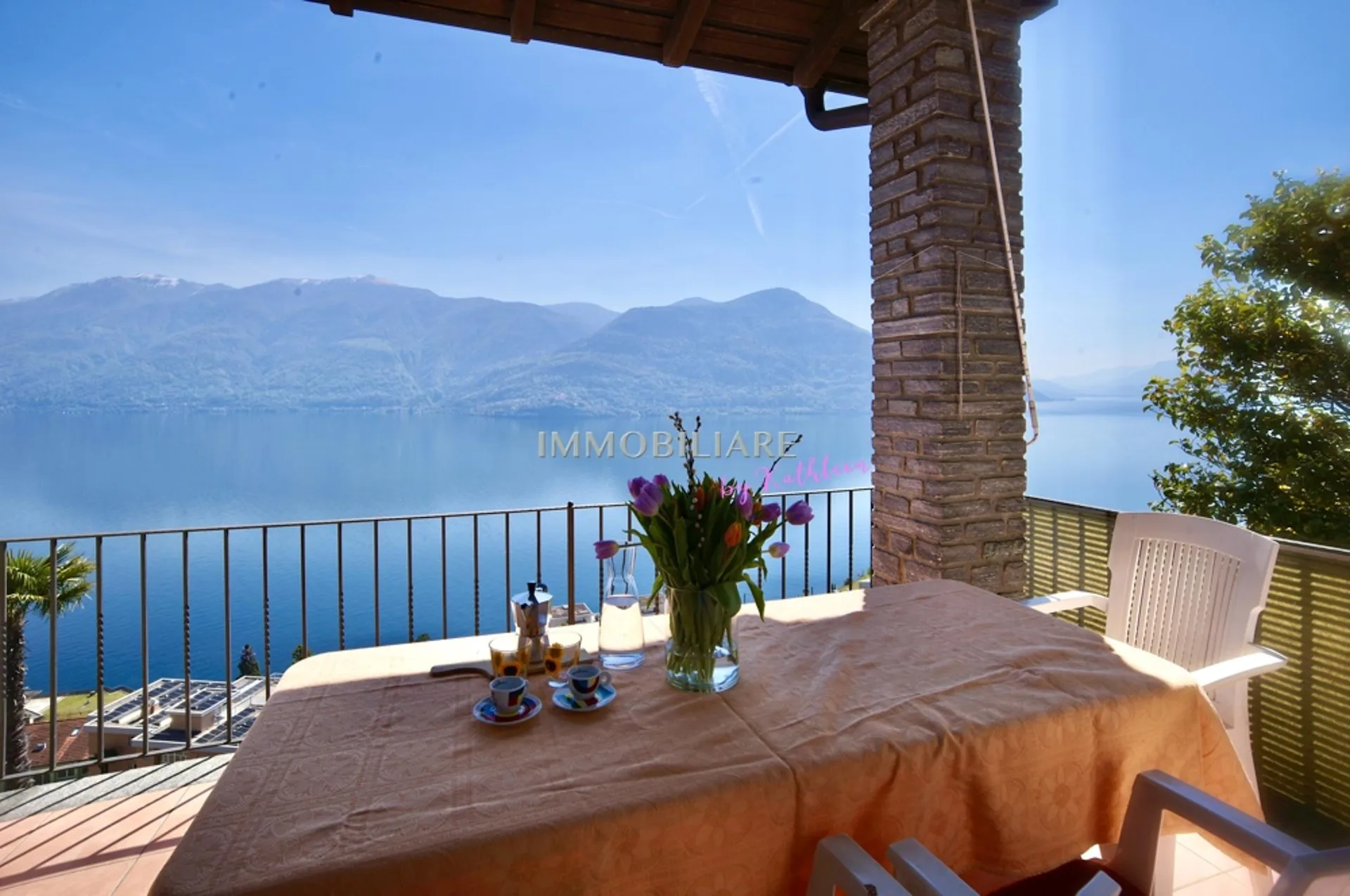 Ferienhaus mit fantastischem, unverbaubarem Seeblick, Garten + Garage