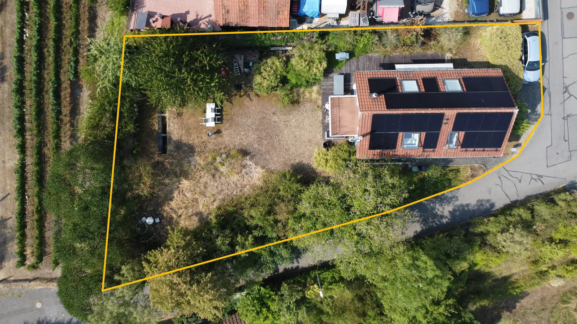 790 m² di terreno in zona residenziale soleggiata - possibilità polivalenti di ristrutturazione, ampliamento o costruzione nuova