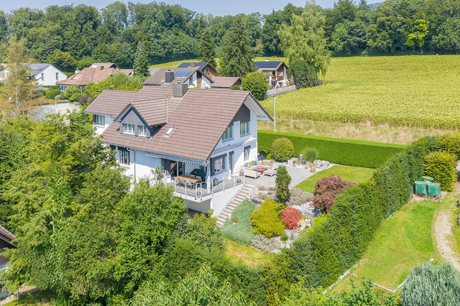 Exklusives freistehendes Einfamilienhaus in bester Lage in Wettswil am