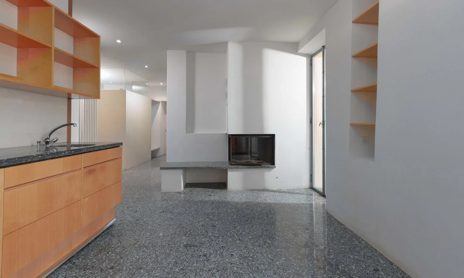 Geräumige 5.5-Zimmer-Wohnung mit Balkon in Carona