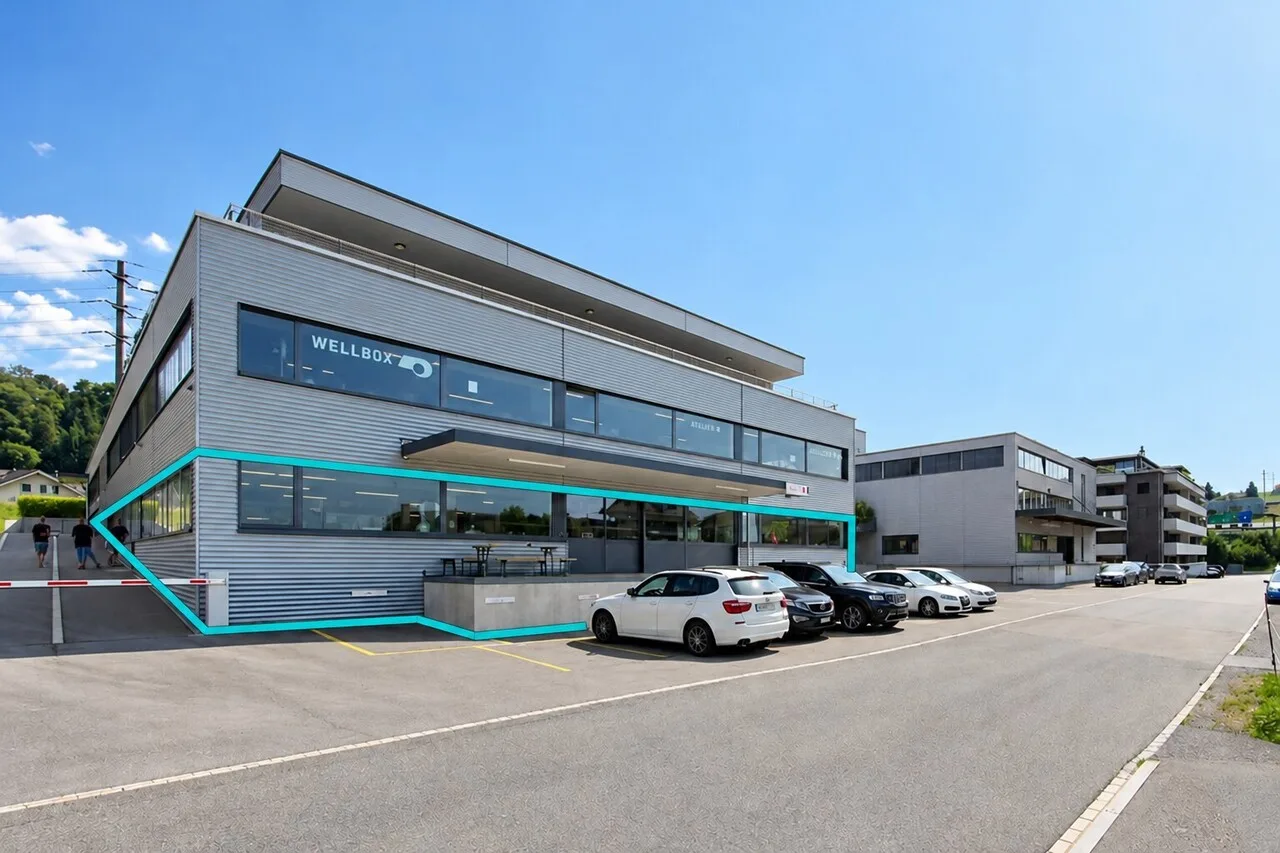 Spazio commerciale rappresentativo di 921 m², ufficio e rampa di consegna