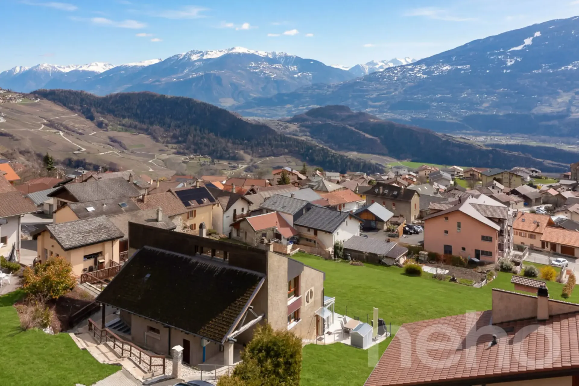 Maison spacieuse 8.5 + appartement 2.5 indépendant - Vue dégagée
