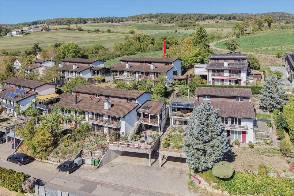 Beste Aussichten und naturnah: Einfamilienhaus mit interessantem Raumangebot