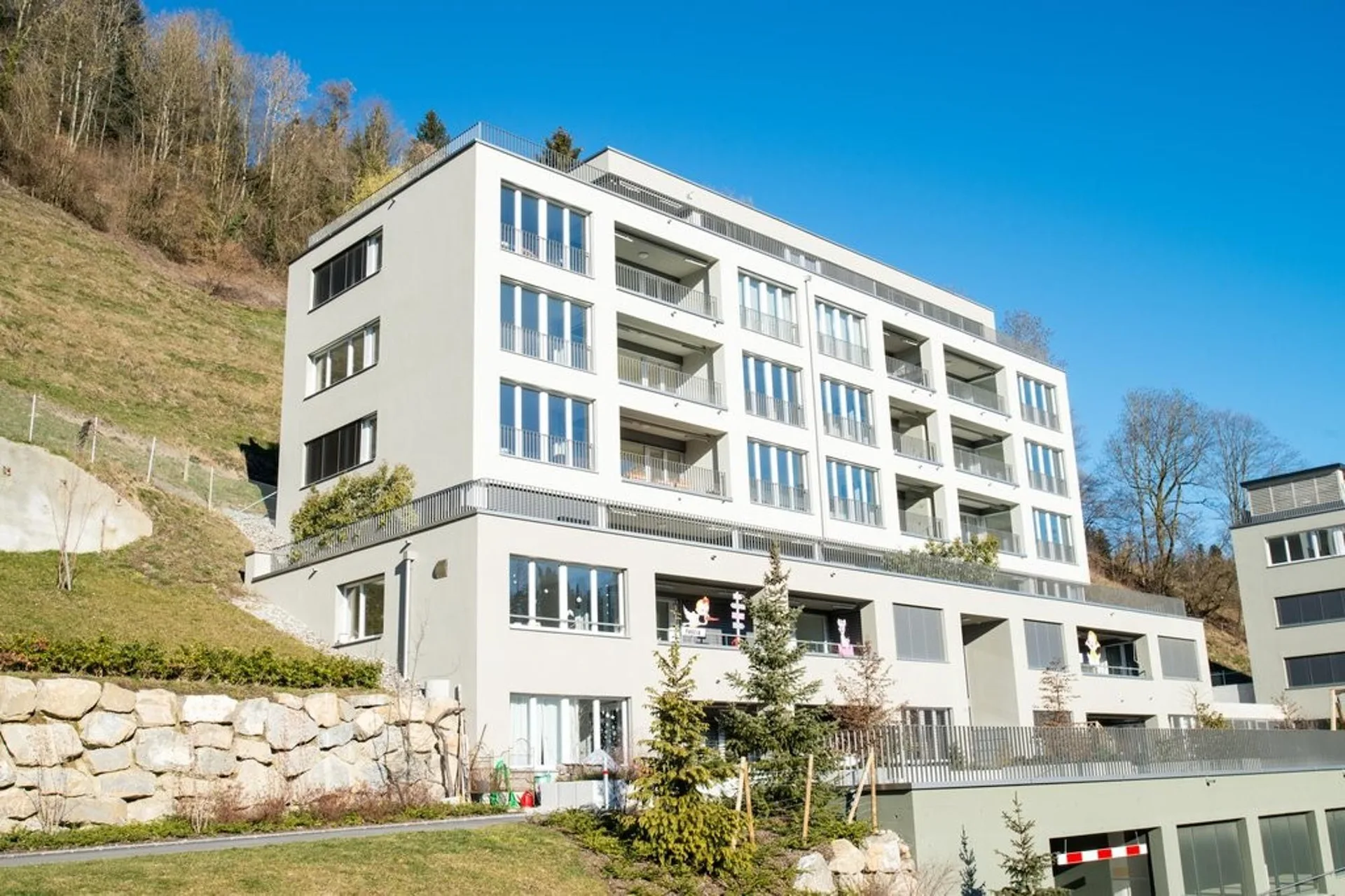 Moderne und helle 4.5-Zimmer-Wohnung mit toller Aussicht!