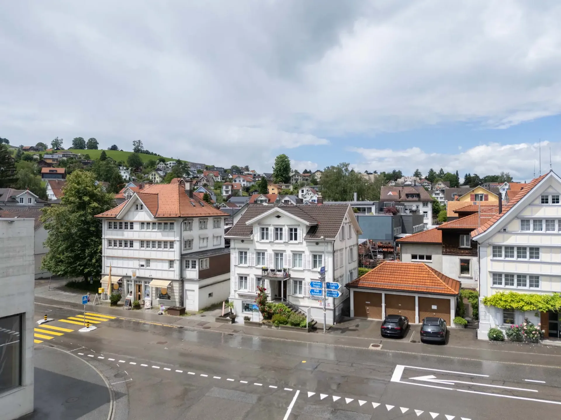 Wohn-/Geschäftshaus mit 3 Gewerbeflächen und 2 Wohnungen
