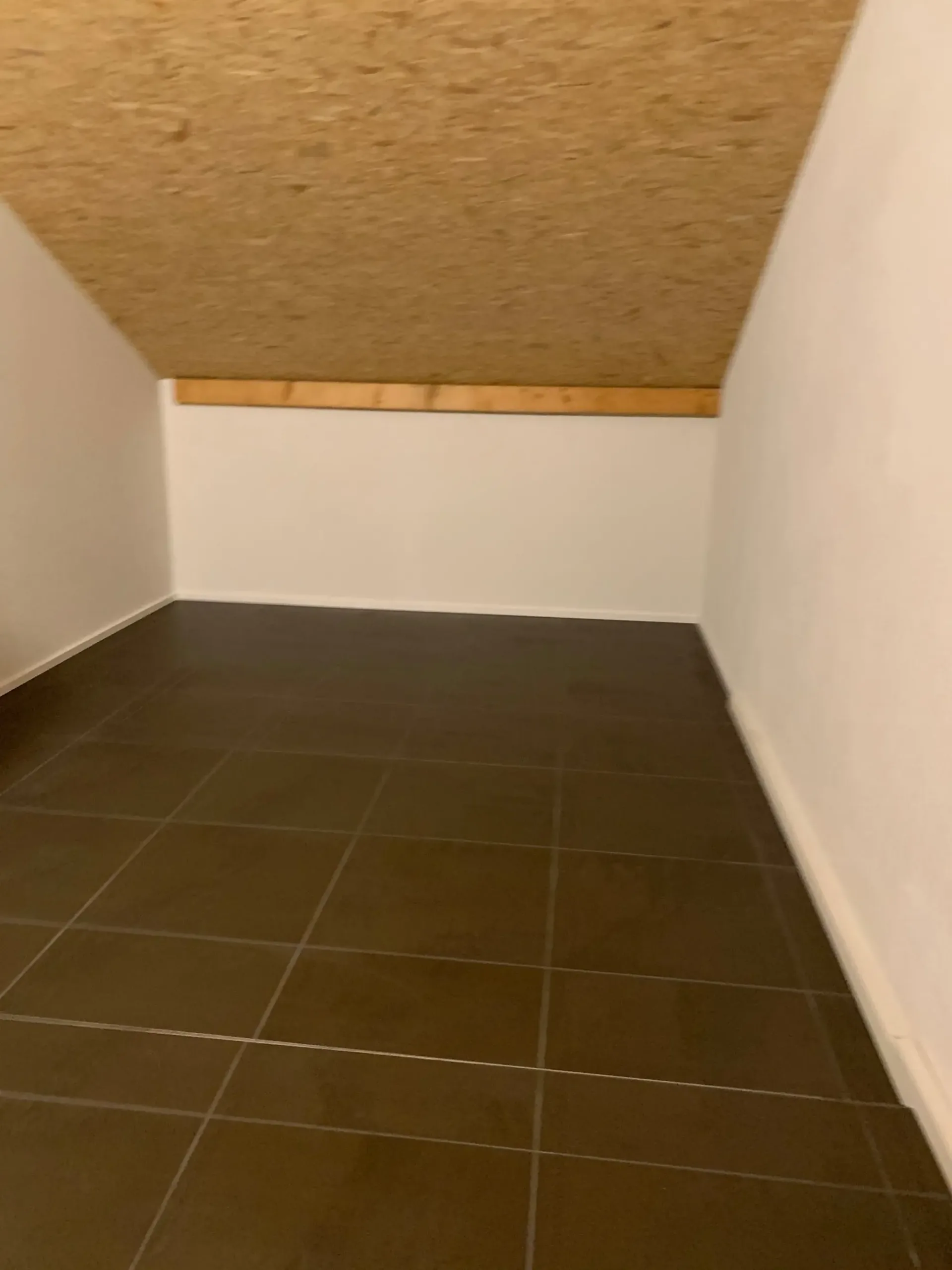 Helles Dachgeschoss-Studio mit Stil – Ideal für leises Gewerbe oder Atelier