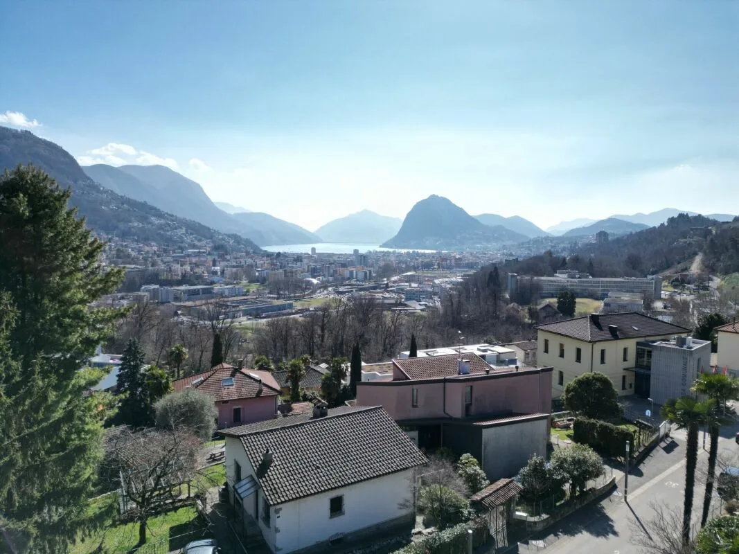 Elegante Villa in Stile Mediterraneo con Vista Mozzafiato sul Golfo di Lugano